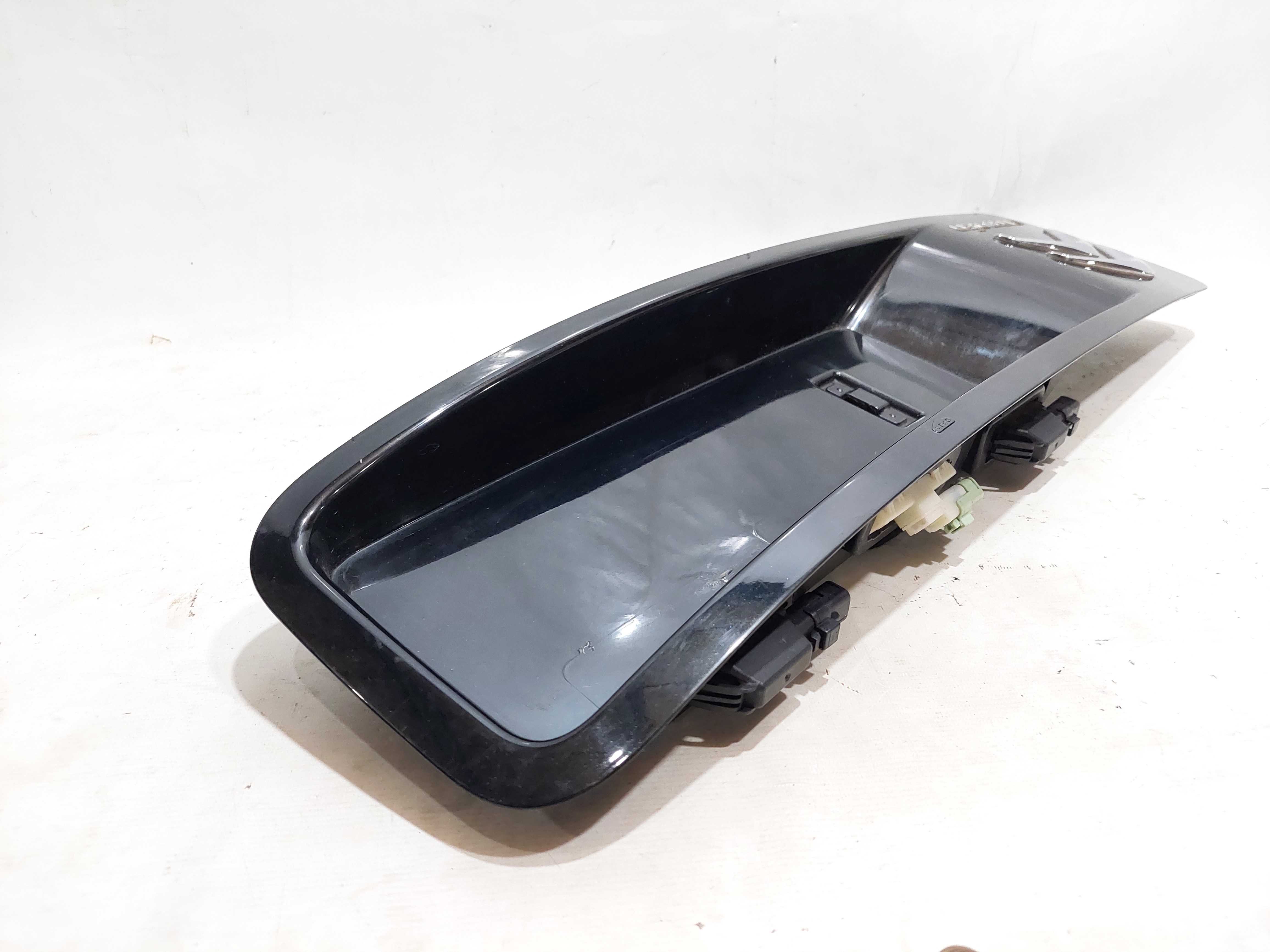 Suporte Placa Aplique Tampa Traseira Citroën C3 Picasso 2011 Preto 4