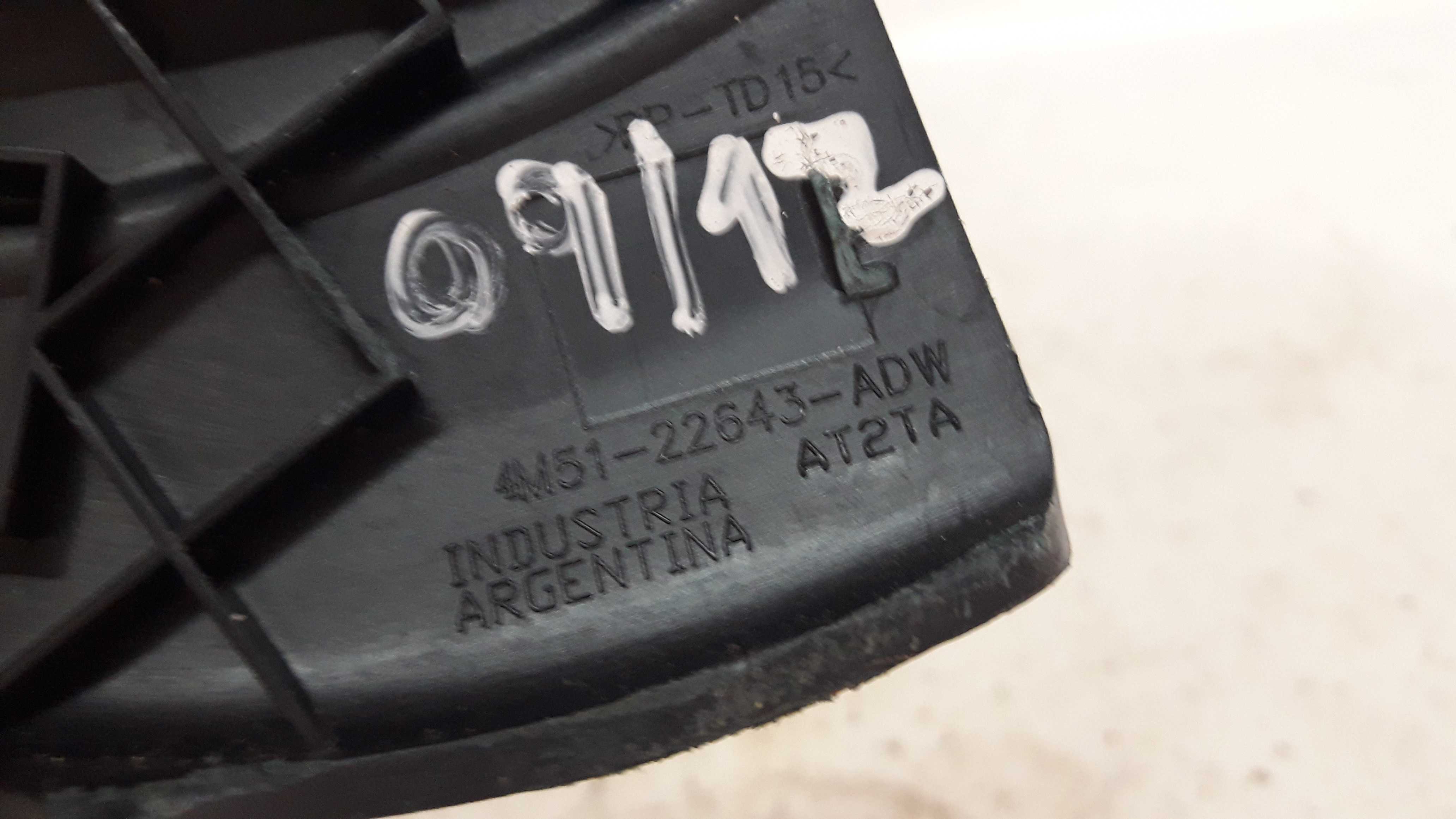 Moldura Puxador Int Porta Traseira Esquerda Focus 9 A 12  Preto Traseira 6