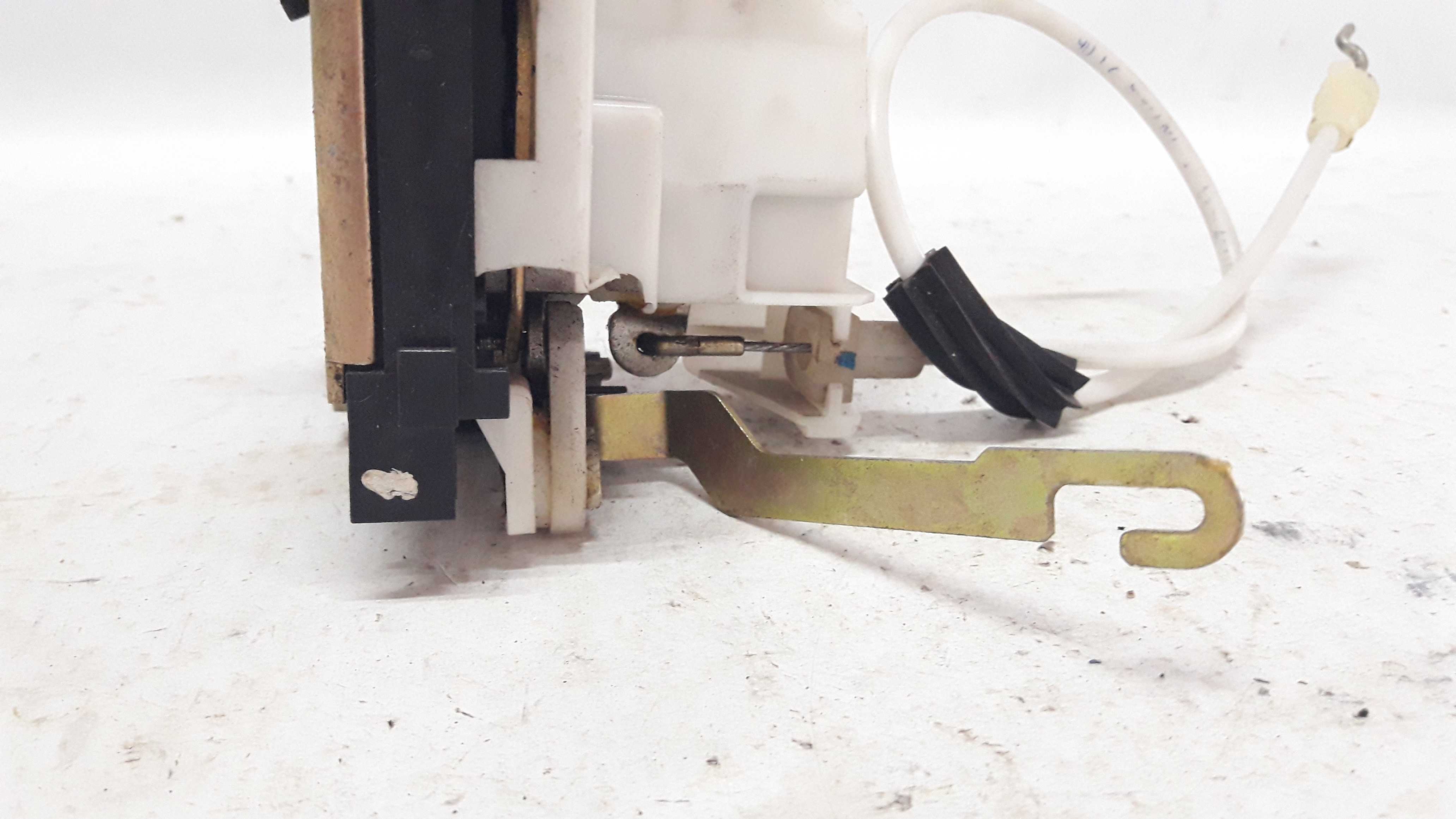 Fechadura Traseira Direita Celta 07 A 15 5