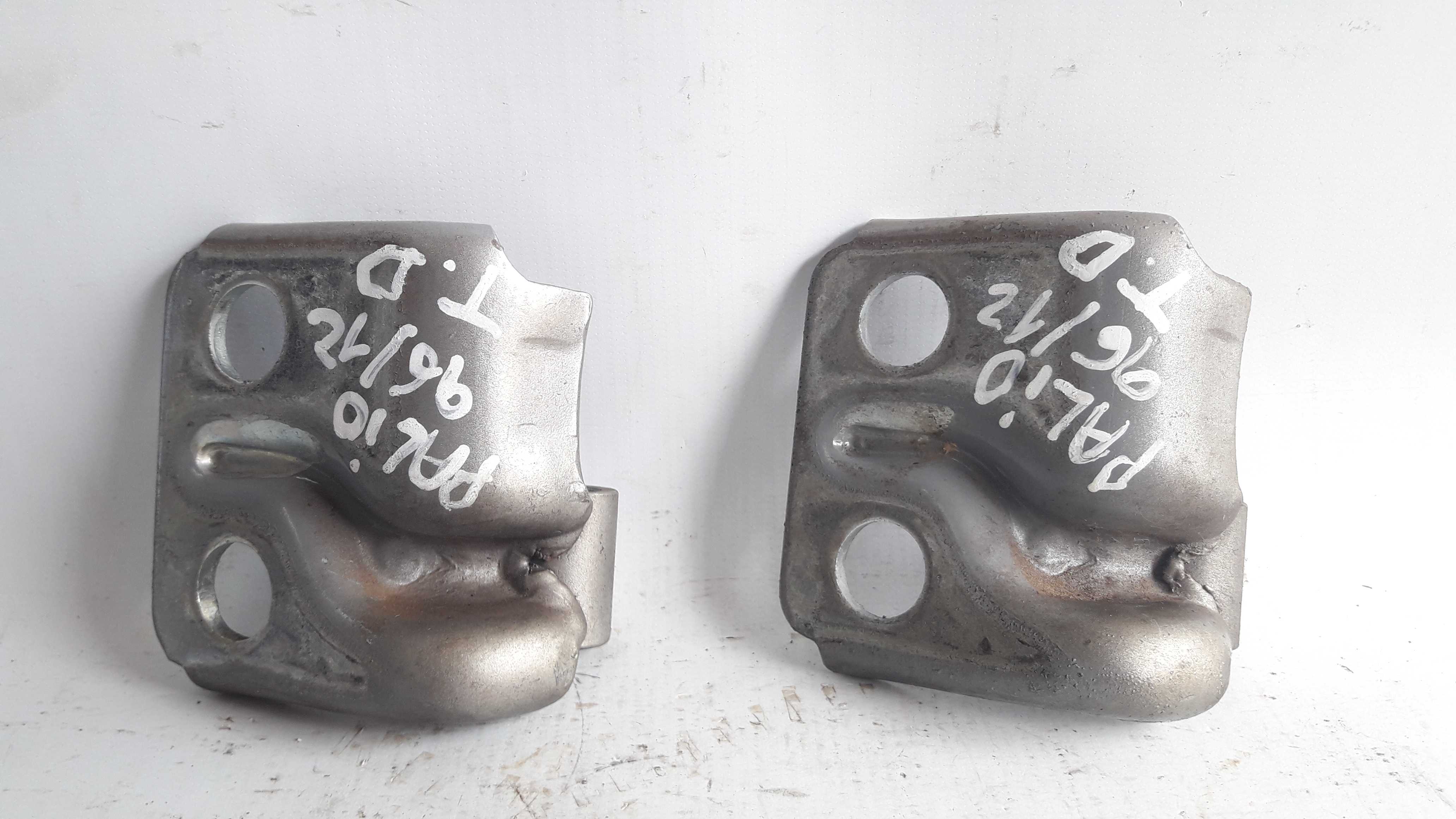 Dobradiça Traseira Direita Palio 1996/2012 Original 1