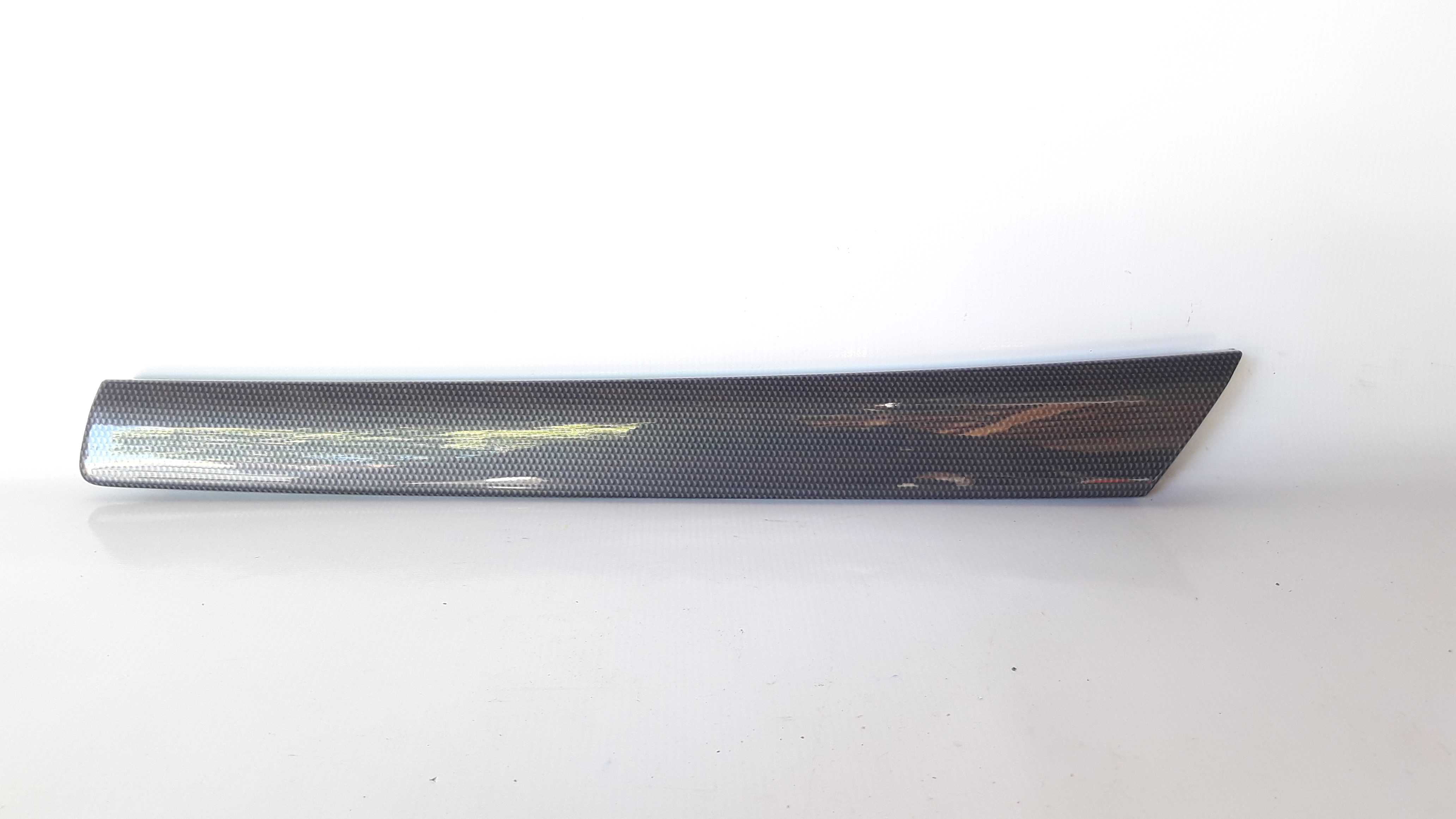 Moldura Aplique Int Porta Dianteira Direita Capitiva Sport Preto Cinza 1