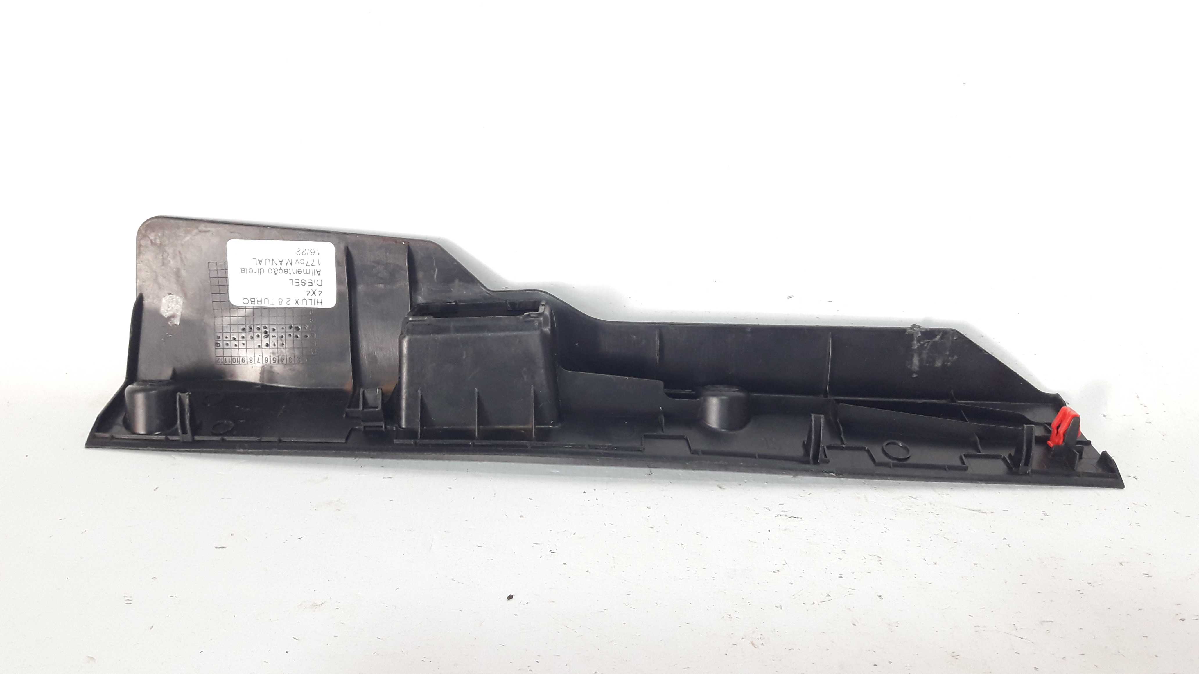 Moldura Painel Tomada Obd Hilux/sw4 16/20 55606-kk020 4