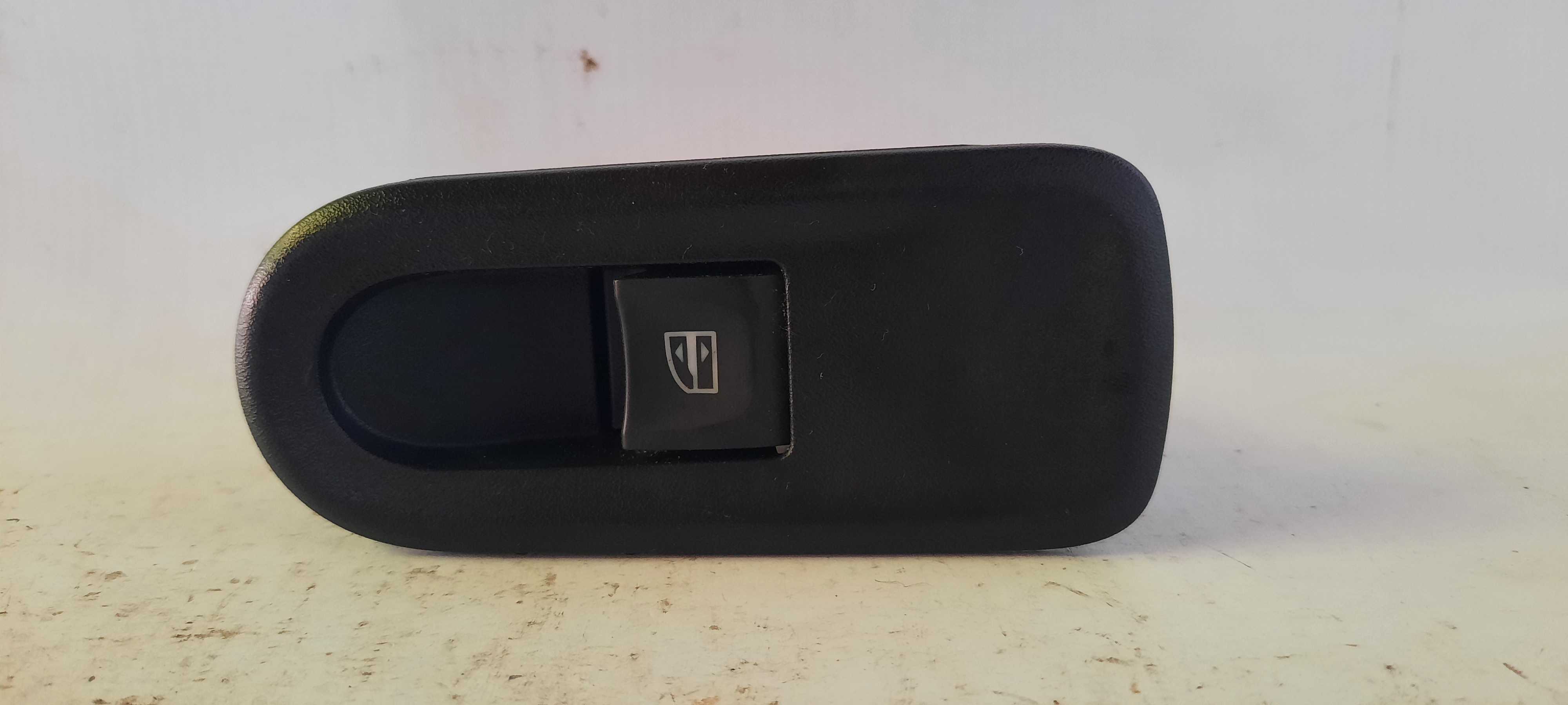 Botão Vidro Elétrico Traseiro Direito Oroch 19/20 Original