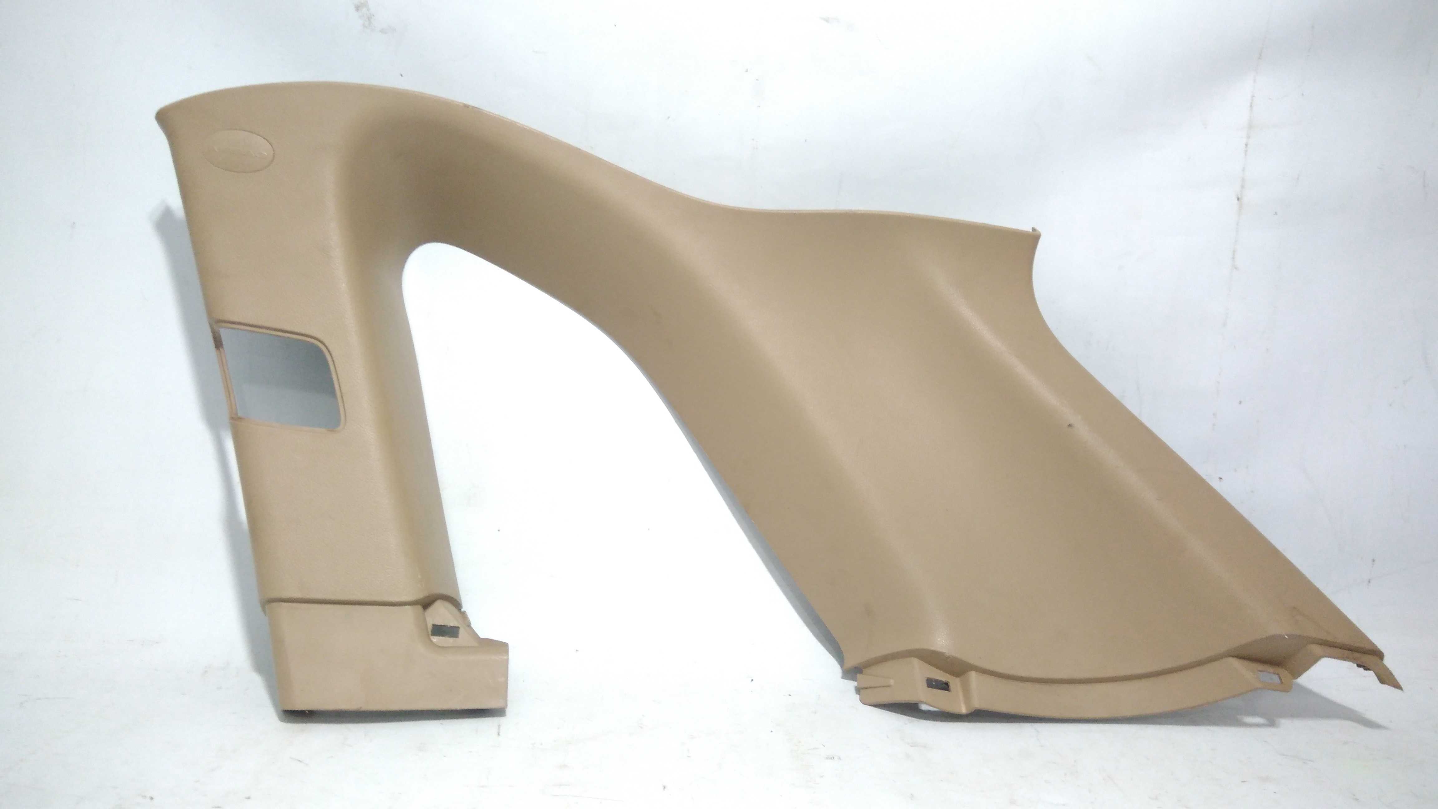 Moldura Coluna Porta Mala Direito Captiva 08/13 Bege 1