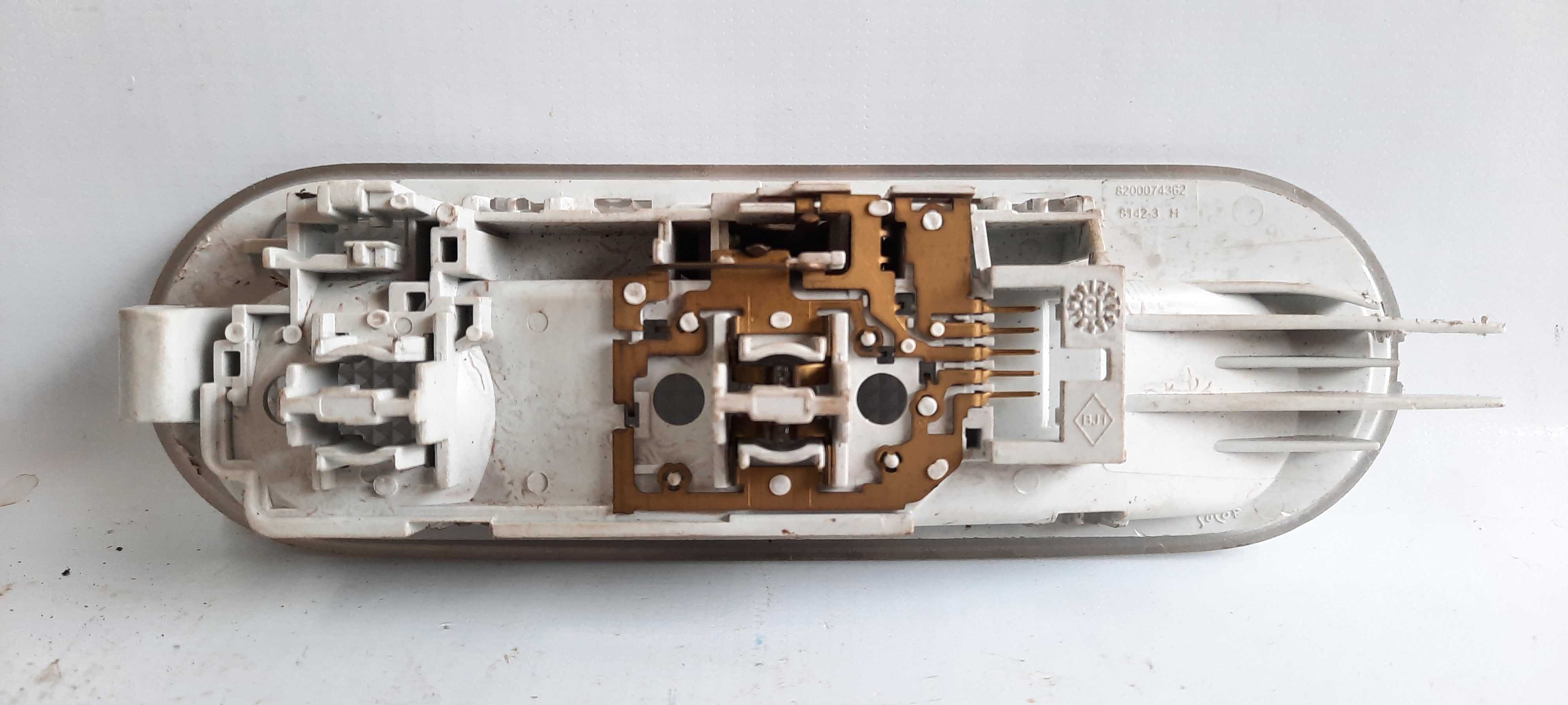 Luz Lanterna Cortesia Teto Sandero 07/12 8200074362 Original 2