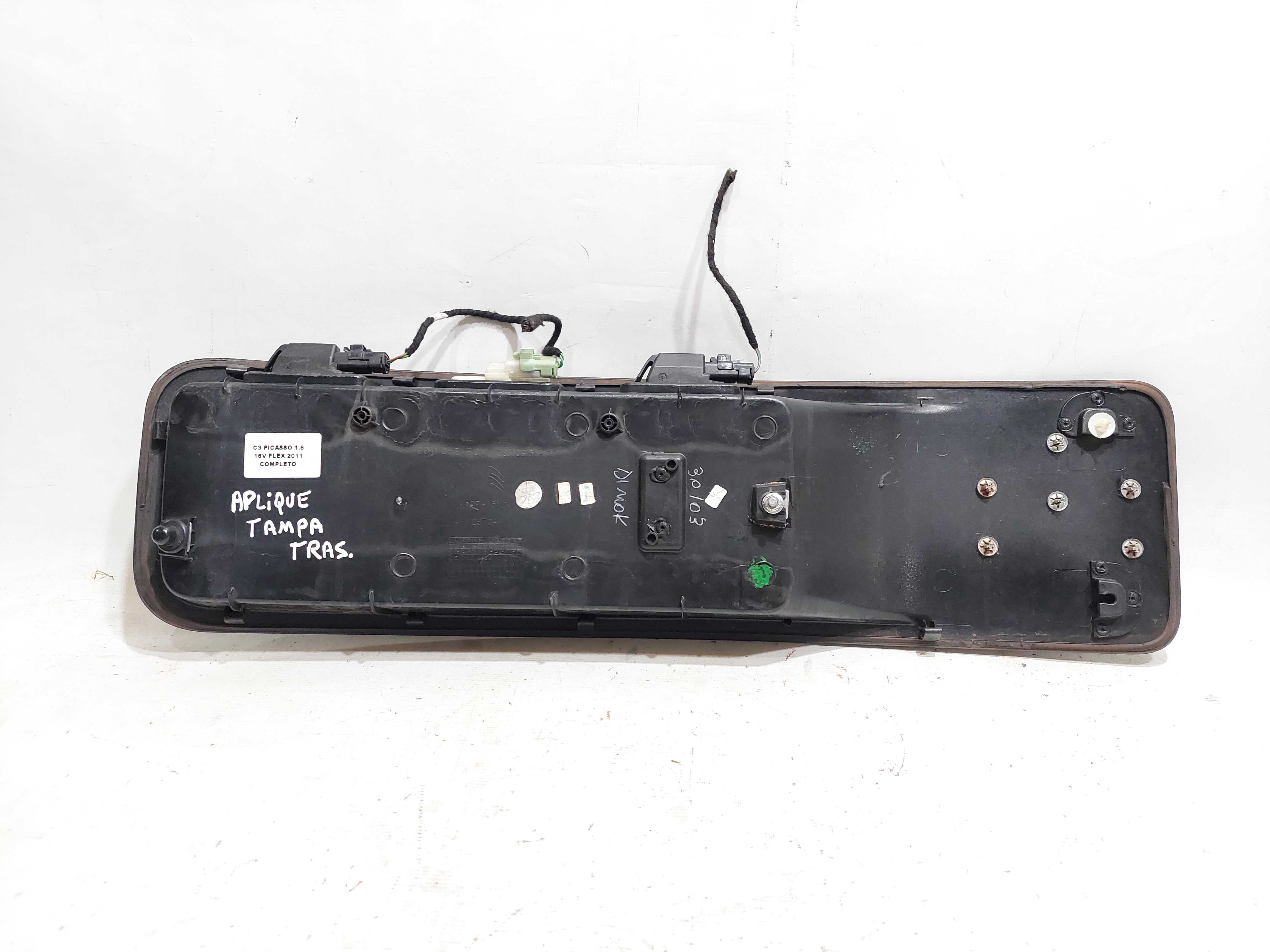 Suporte Placa Aplique Tampa Traseira Citroën C3 Picasso 2011 Preto 2