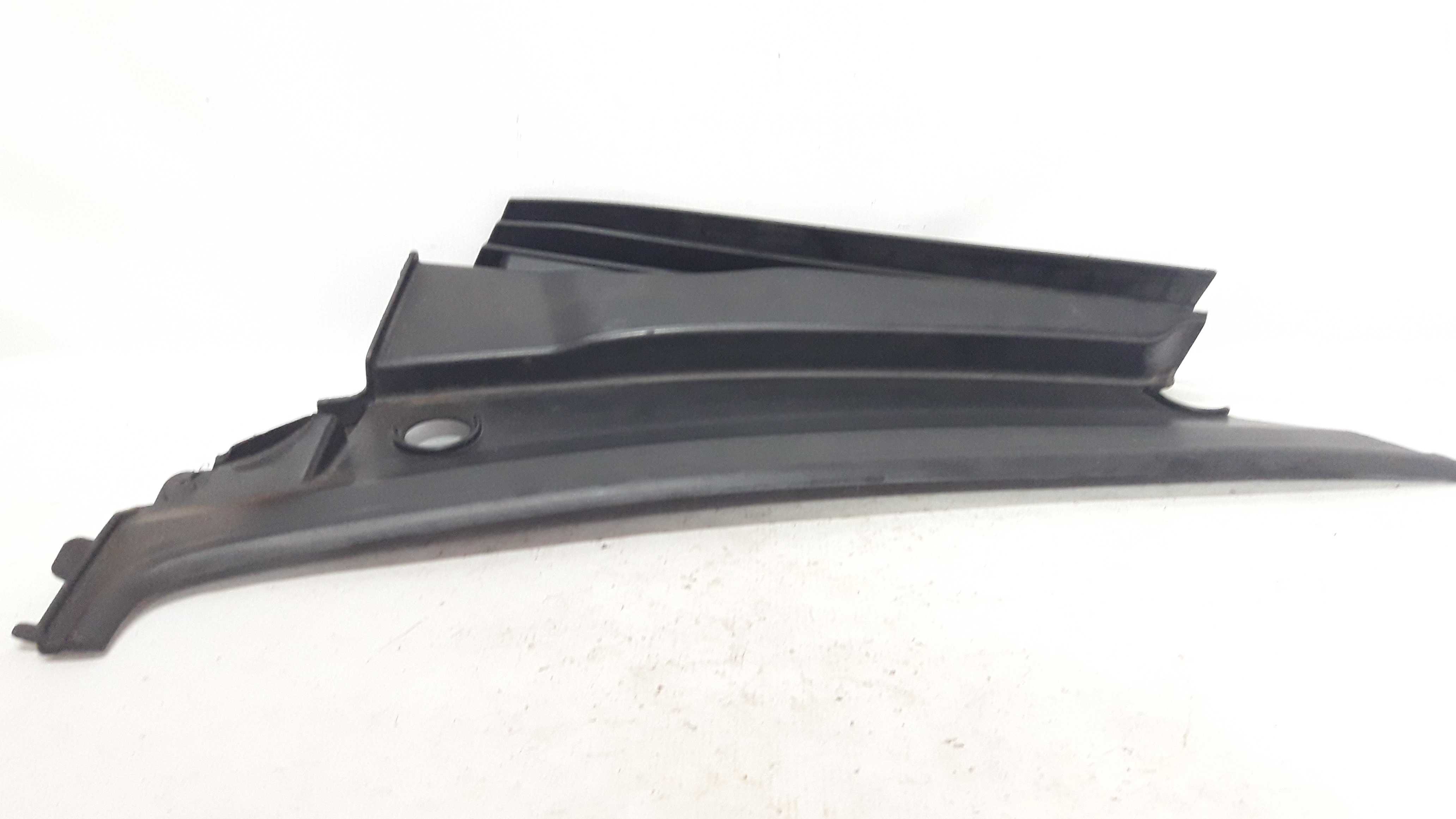 Moldura  Churrasqueira Esquerda  Parabrisa Fiesta 4 A 12 3