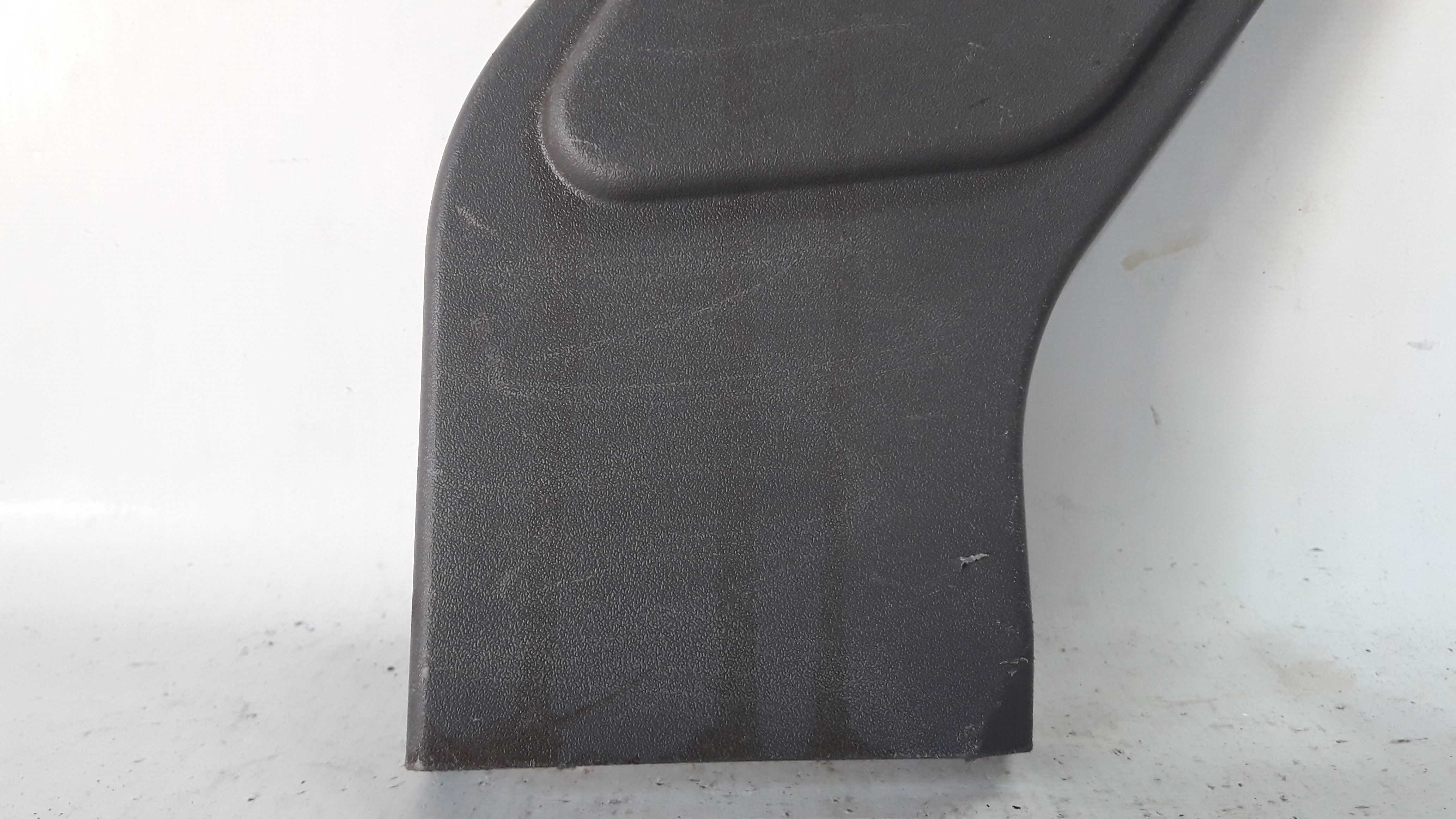 Moldura Inferior Esquerdo Banco Traseiro Meriva 2/12 22371 3