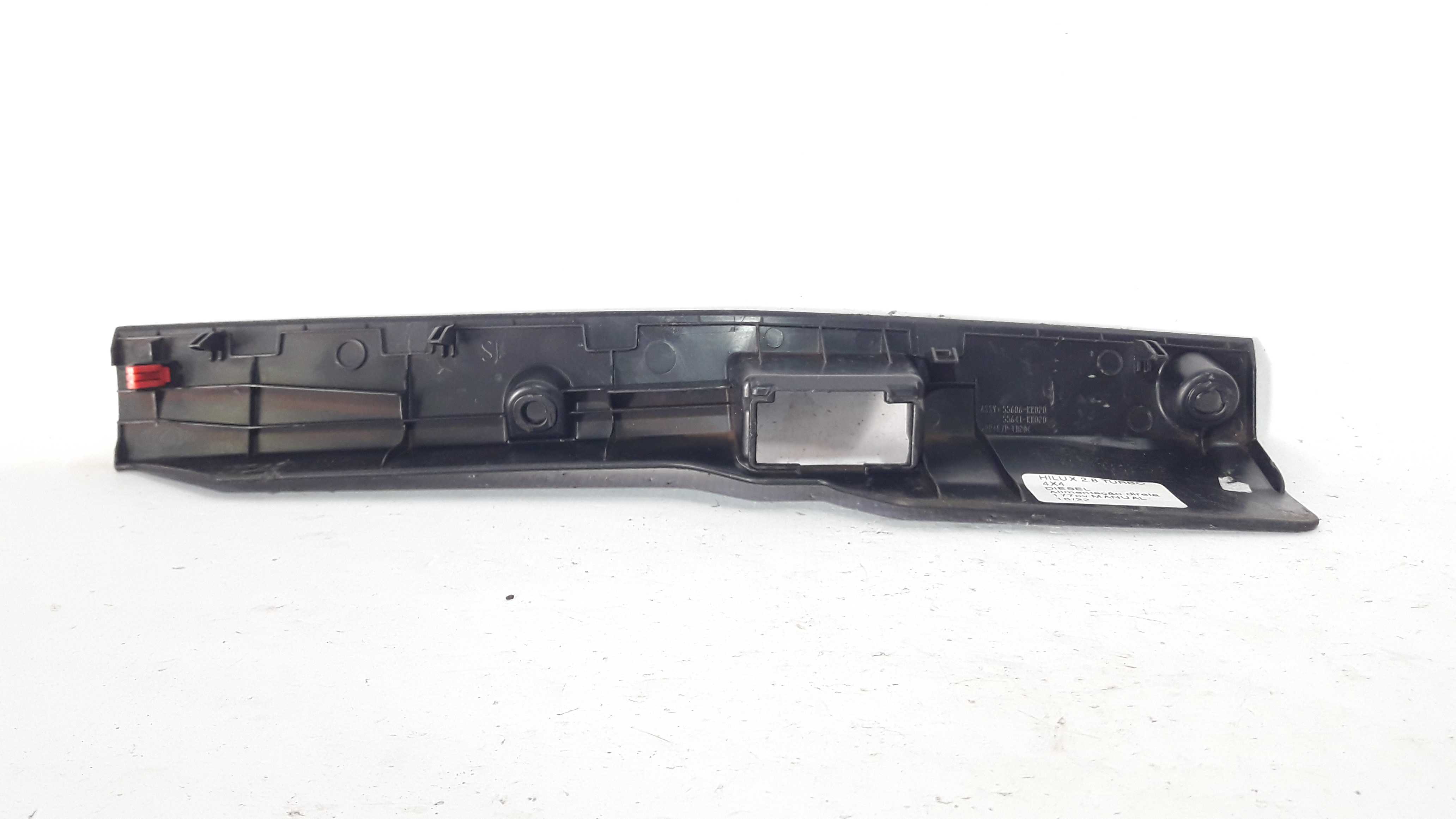 Moldura Painel Tomada Obd Hilux/sw4 16/20 55606-kk020 3