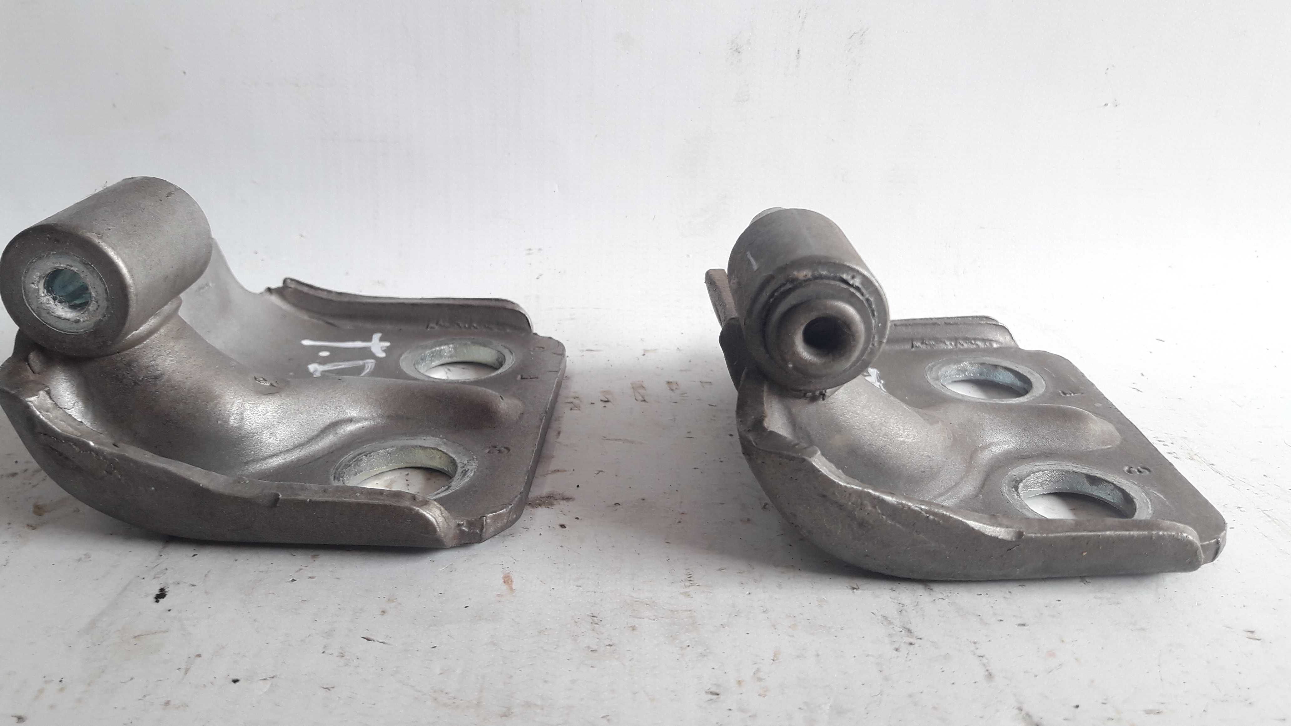 Dobradiça Traseira Direita Palio 1996/2012 Original 3