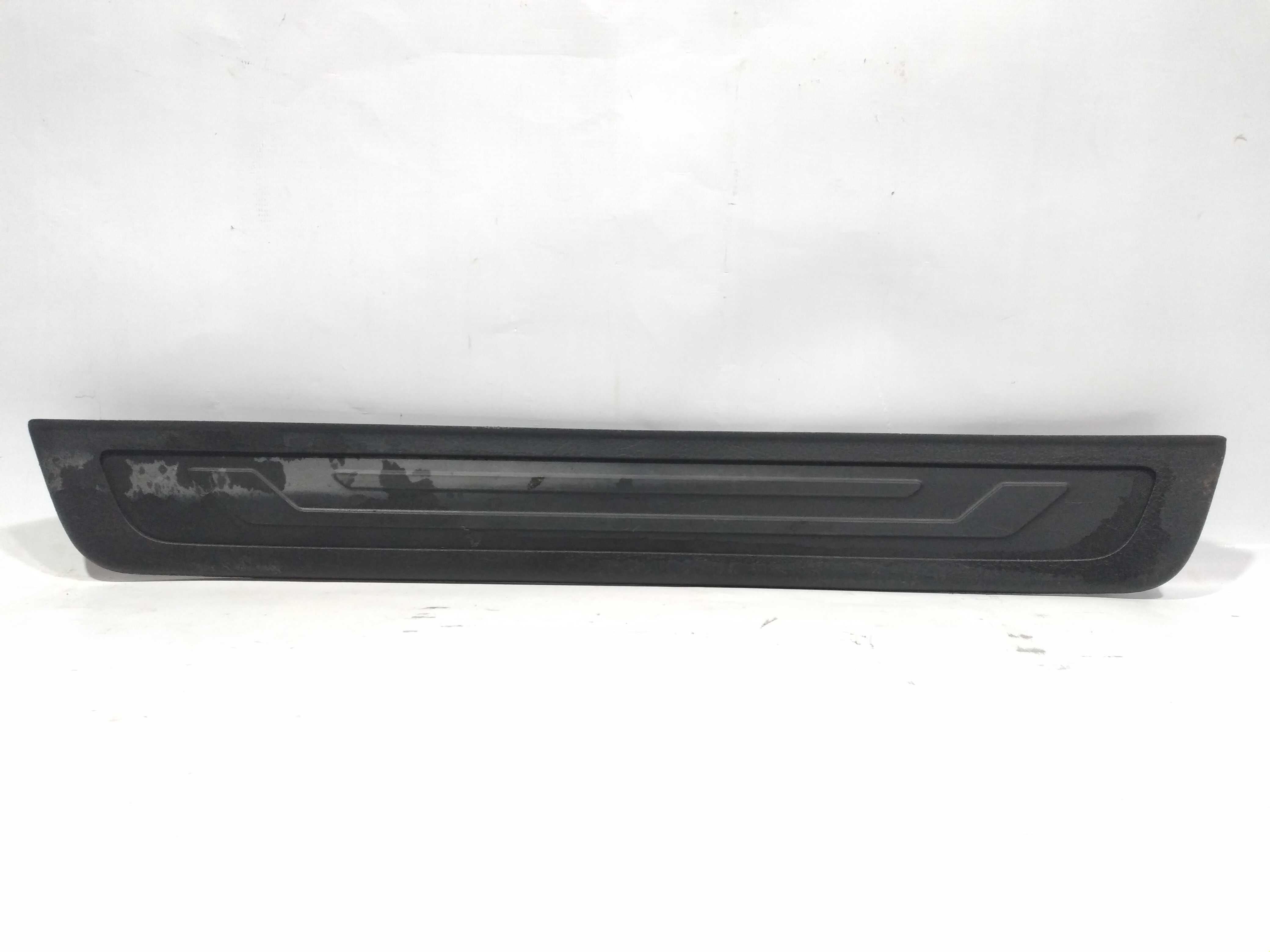 Soleira Interna Porta Dianteira Direita Kia Sorento 2010/13