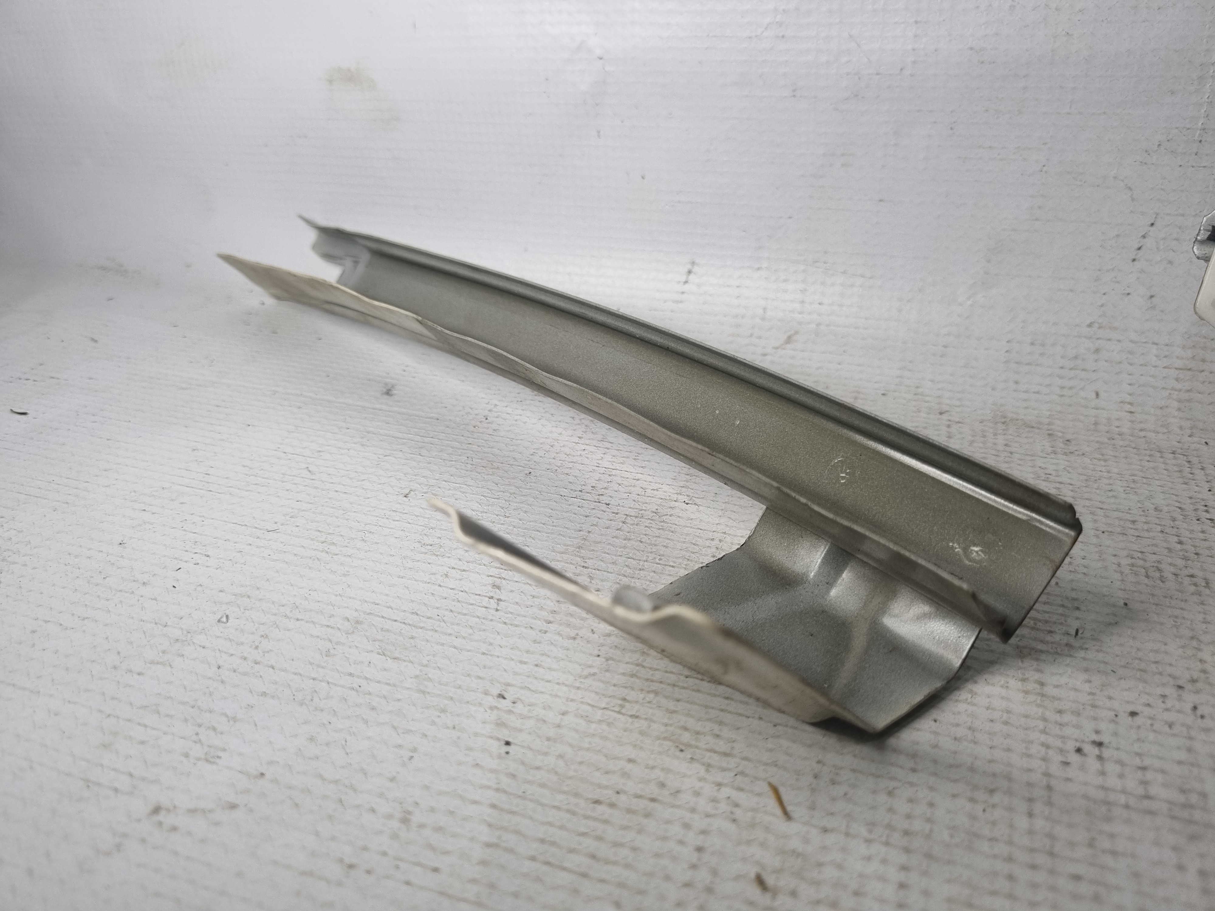 Canaleta Guia Vidro Porta Dianteira Direita Renault Kwid 3