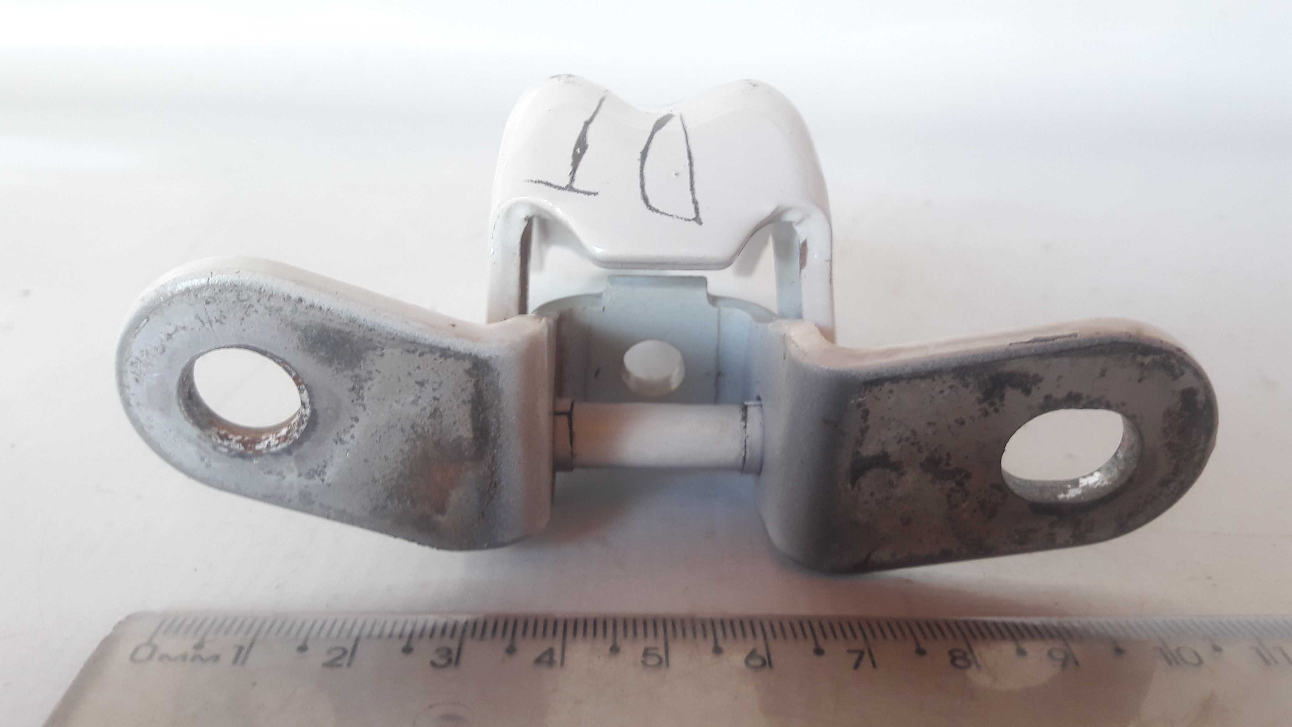 Dobradiça Porta Traseira Direita Inferior Hb20 Hatch 12/19 2