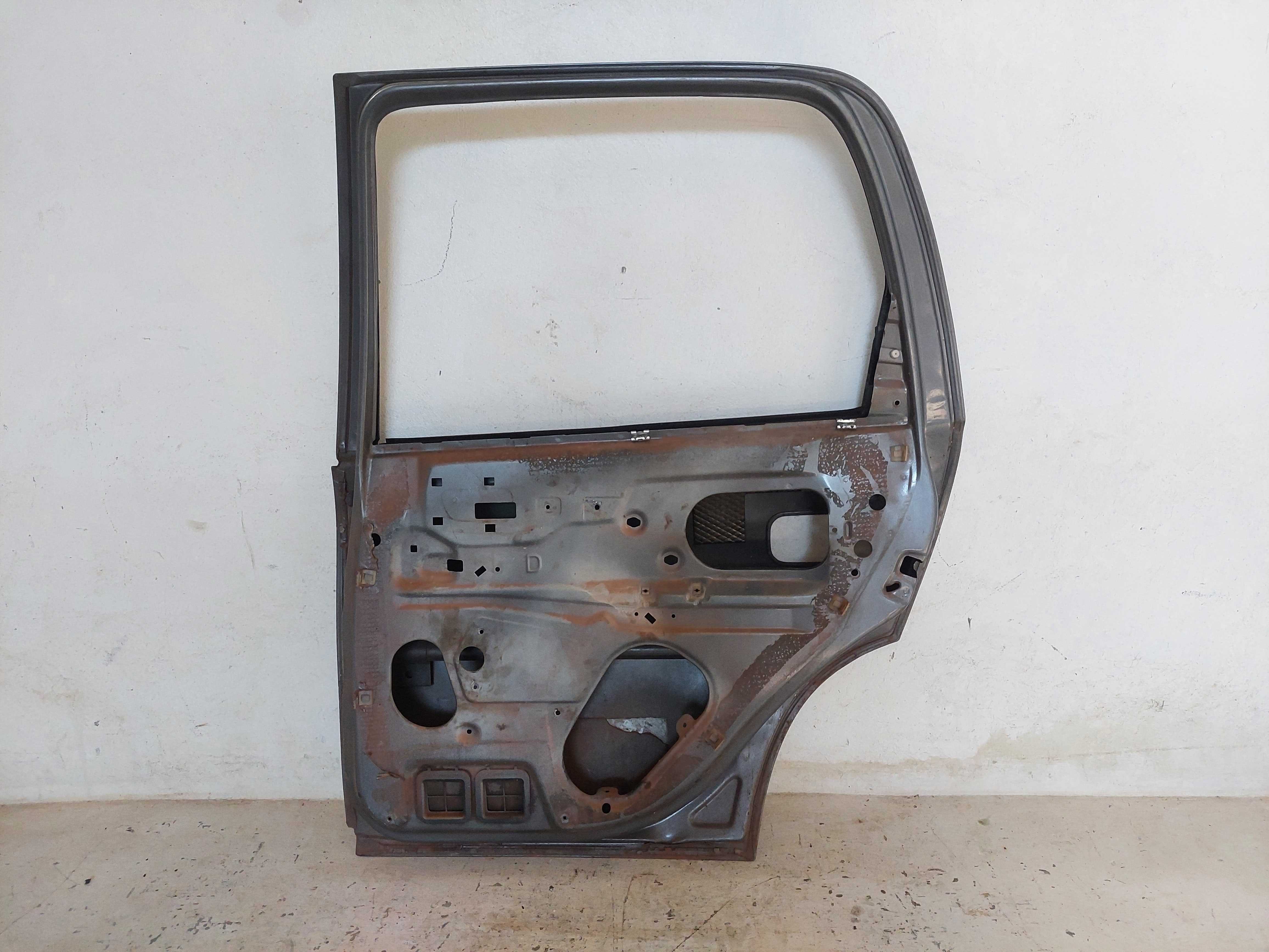 Porta Traseira Direita Chevrolet Corsa 1996 A 2010 C/detalhe Traseira Direit9 Cinza-escuro 4