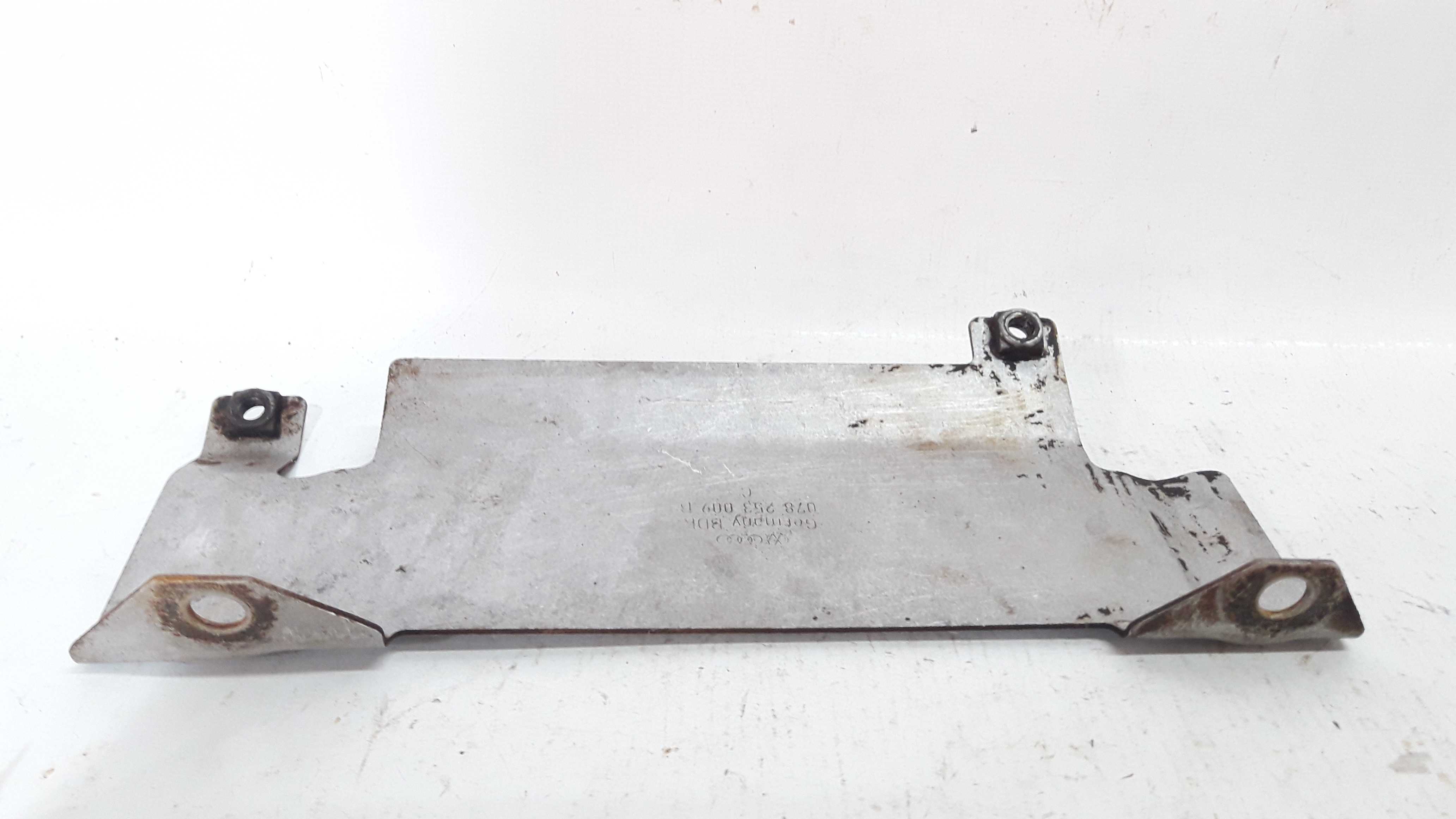 Defletor Esquerdo Calor Tubagem Escape Audi A4 078253009b