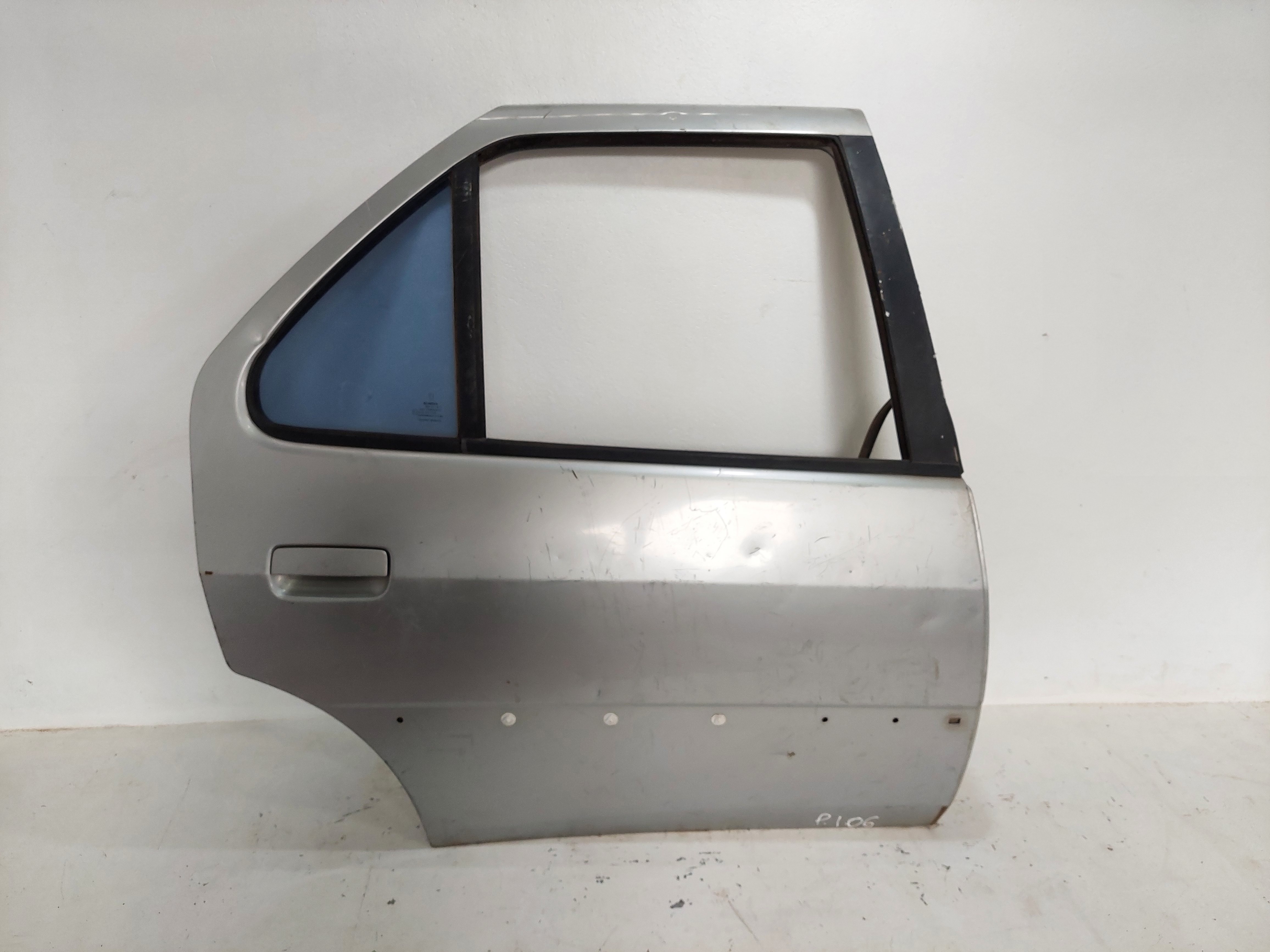 Porta Traseira Direita Peugeot 106 C/avarias Original 1