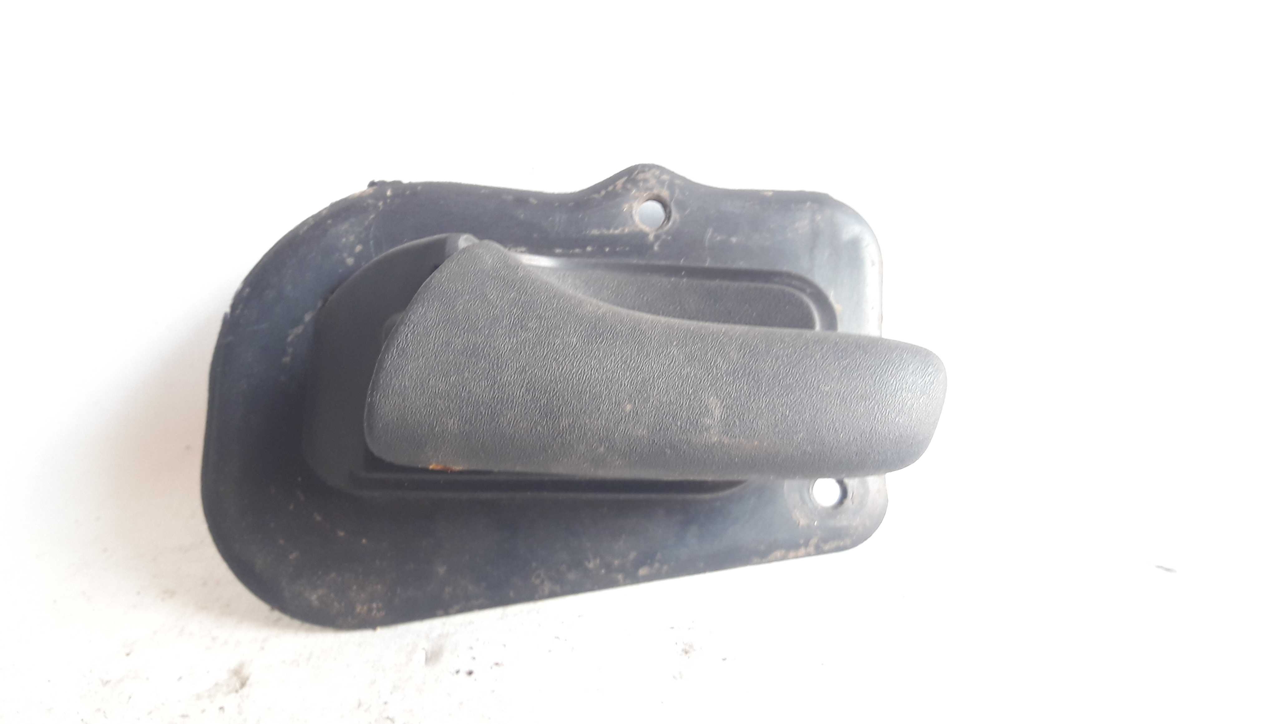 Maçaneta Int Dianteira Esquerda Palio 96/10 90431361  – Preto – Dianteira 1
