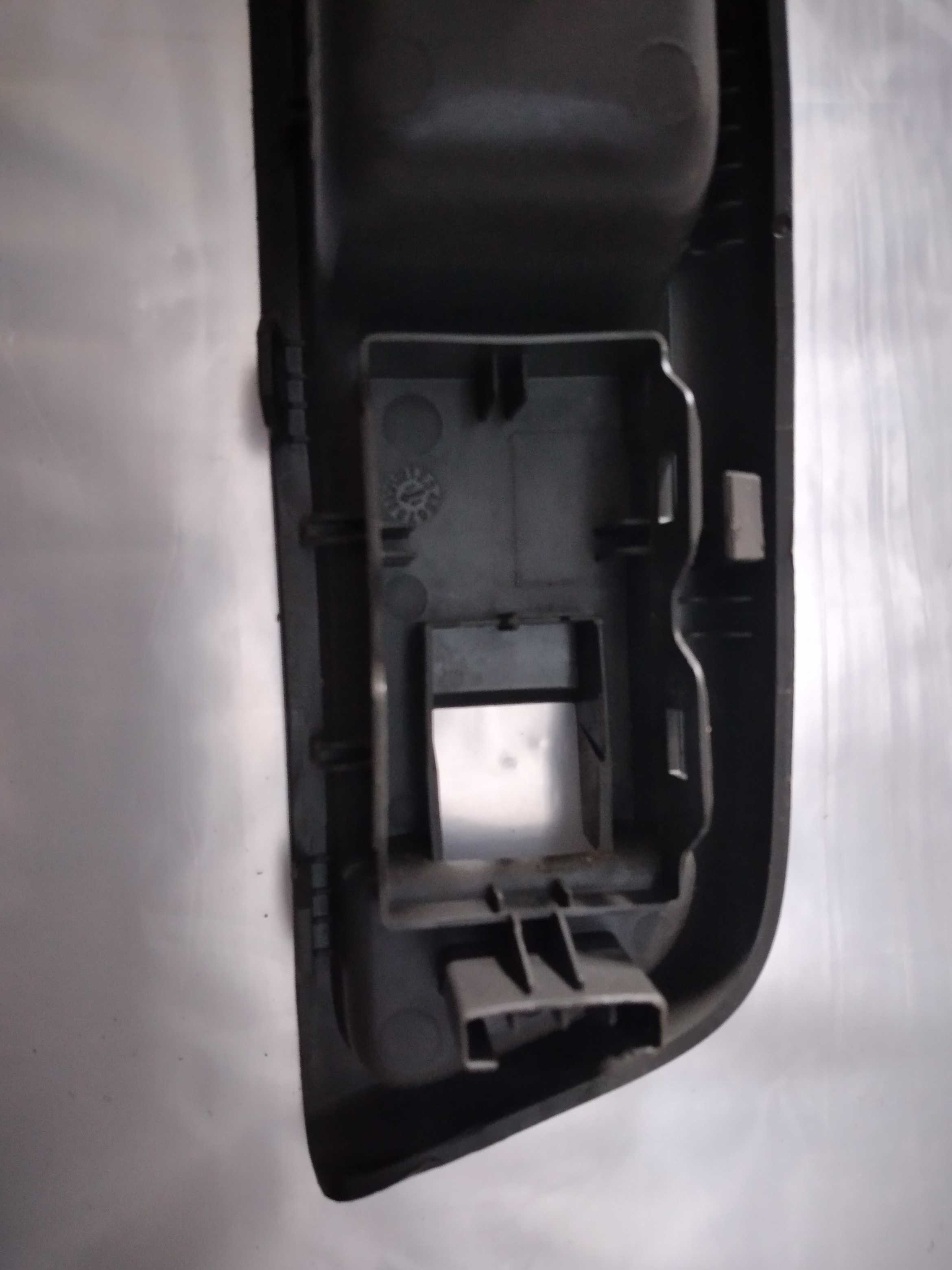 Moldura Botão Vidro Elétrico Traseiro Esquerdo Cobalt 12/17 2