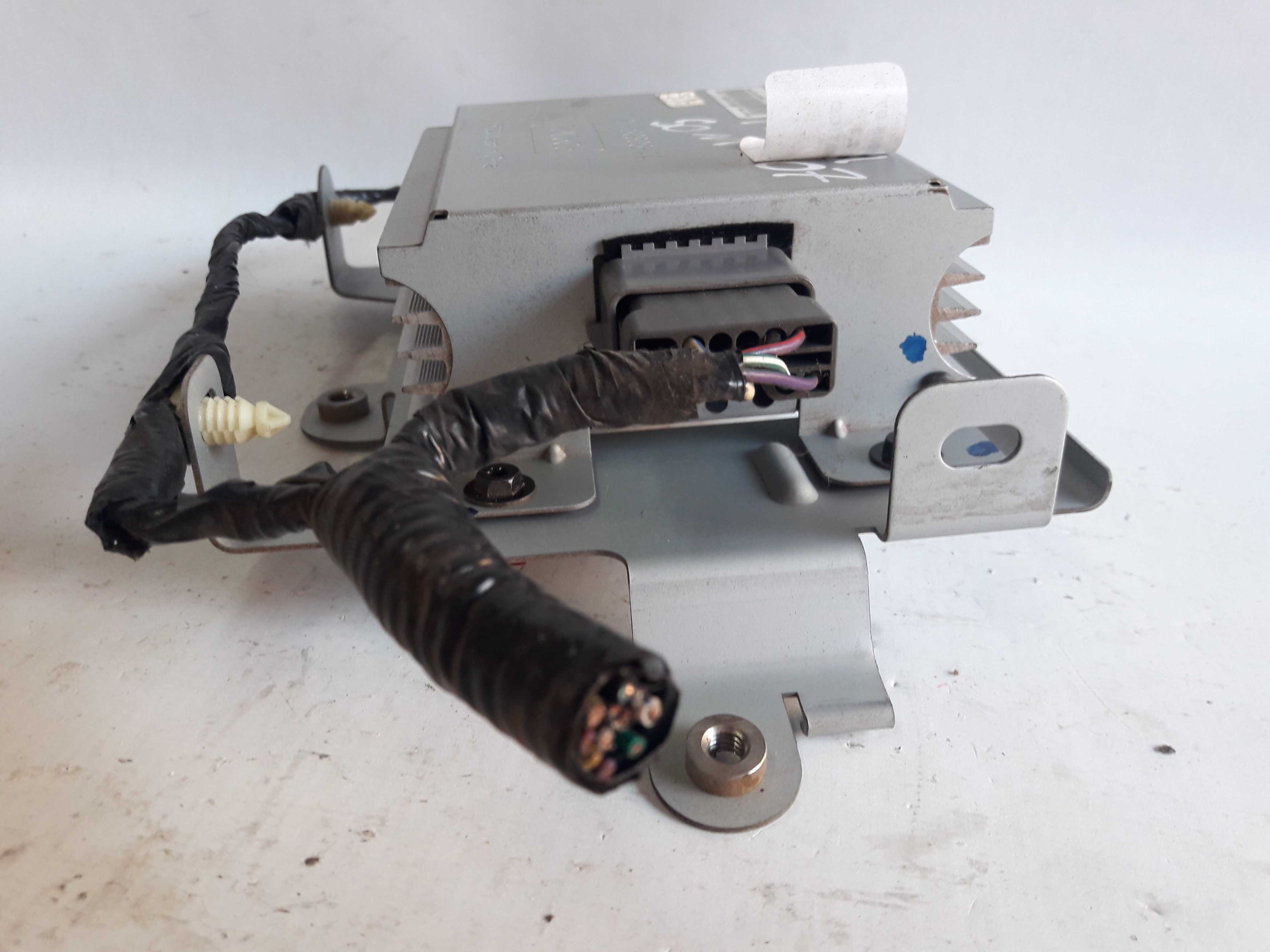 Módulo Amplificador Ford Fusion 06/2009 7l2t18c808 Original Prata 3