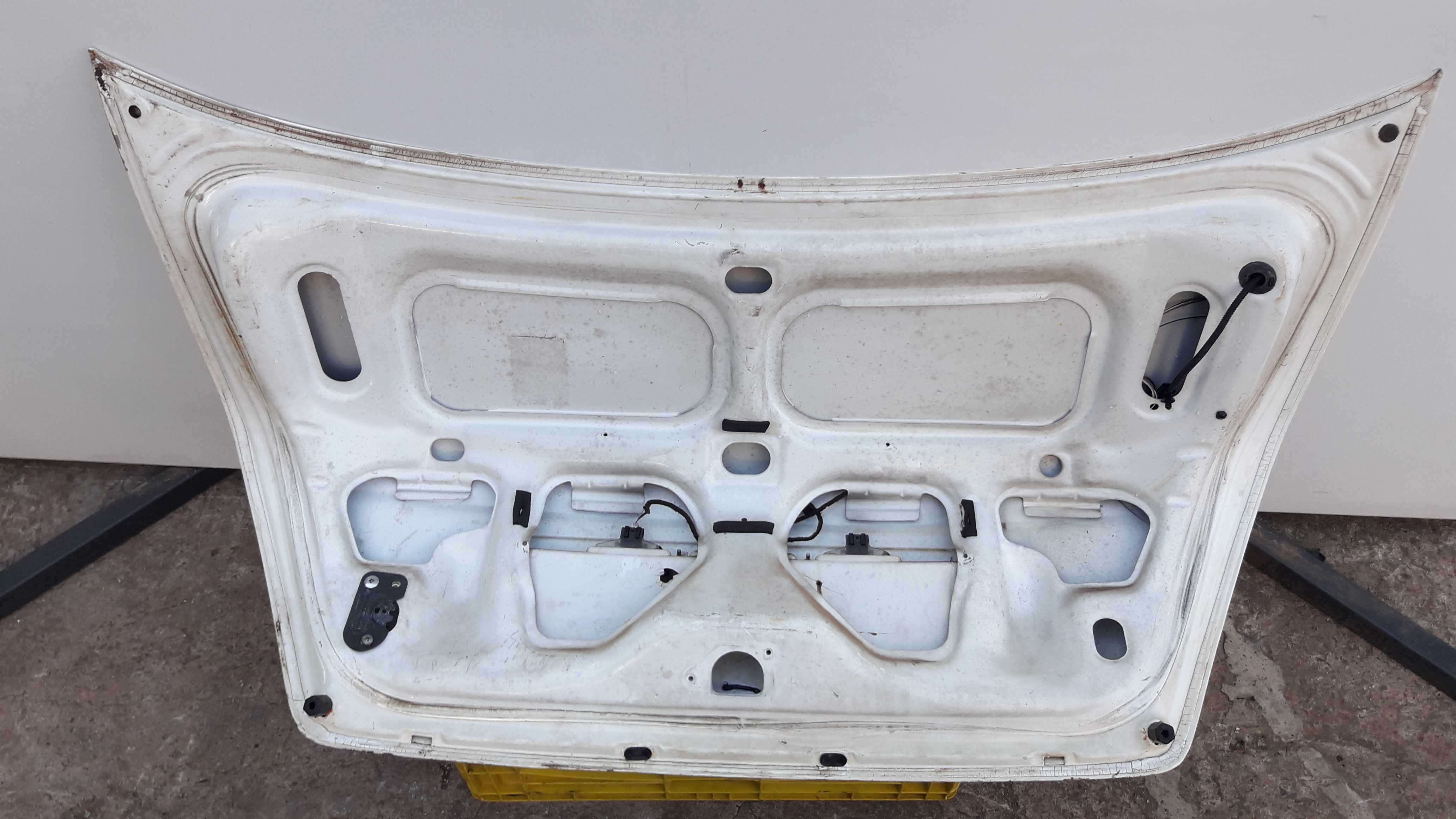 Tampa Traseira Fiat Siena Branco C Avaria Original 5