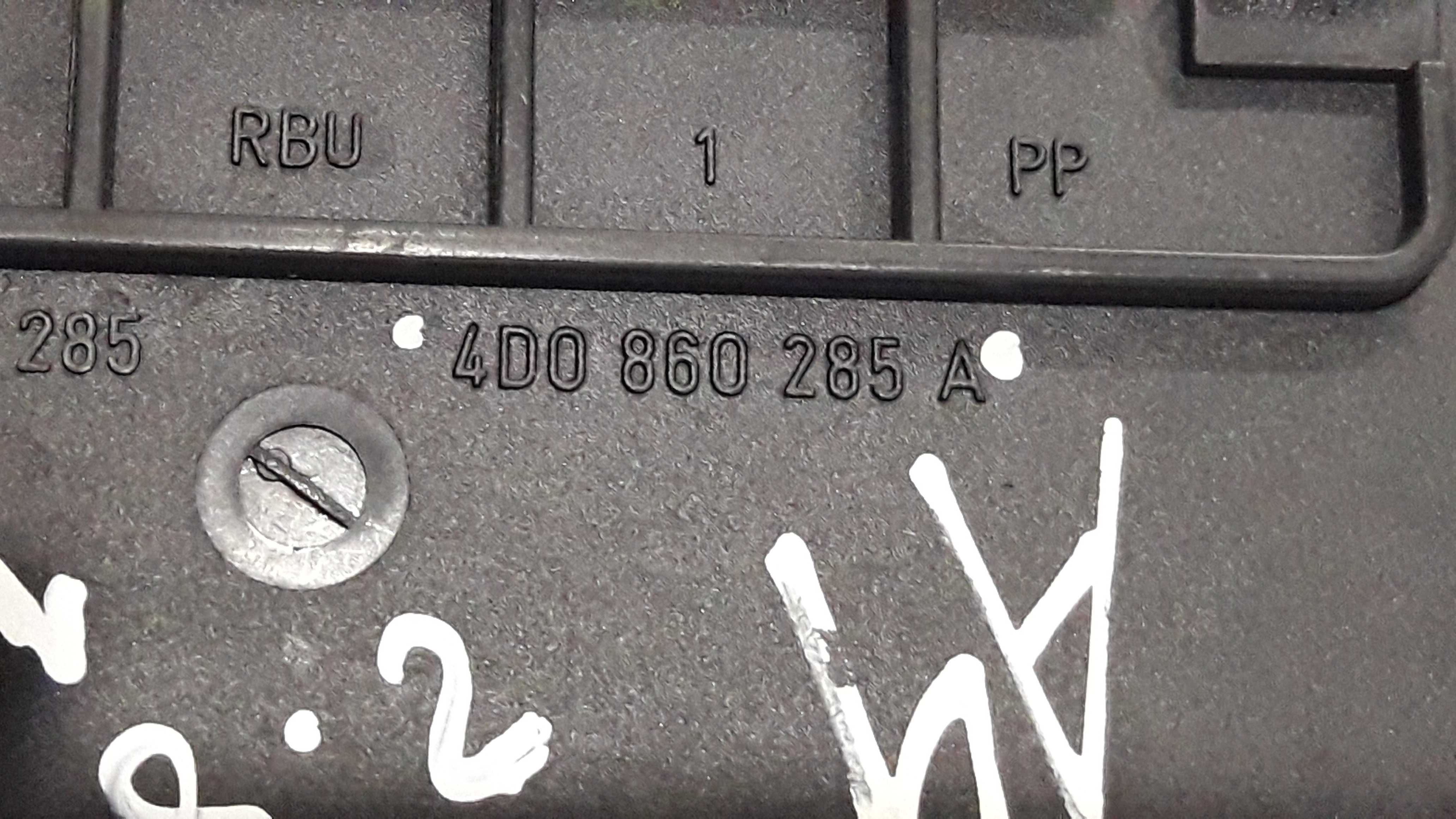 Suporte Triangulo Sinalização Audi A4 97/00 4d0860285a 7