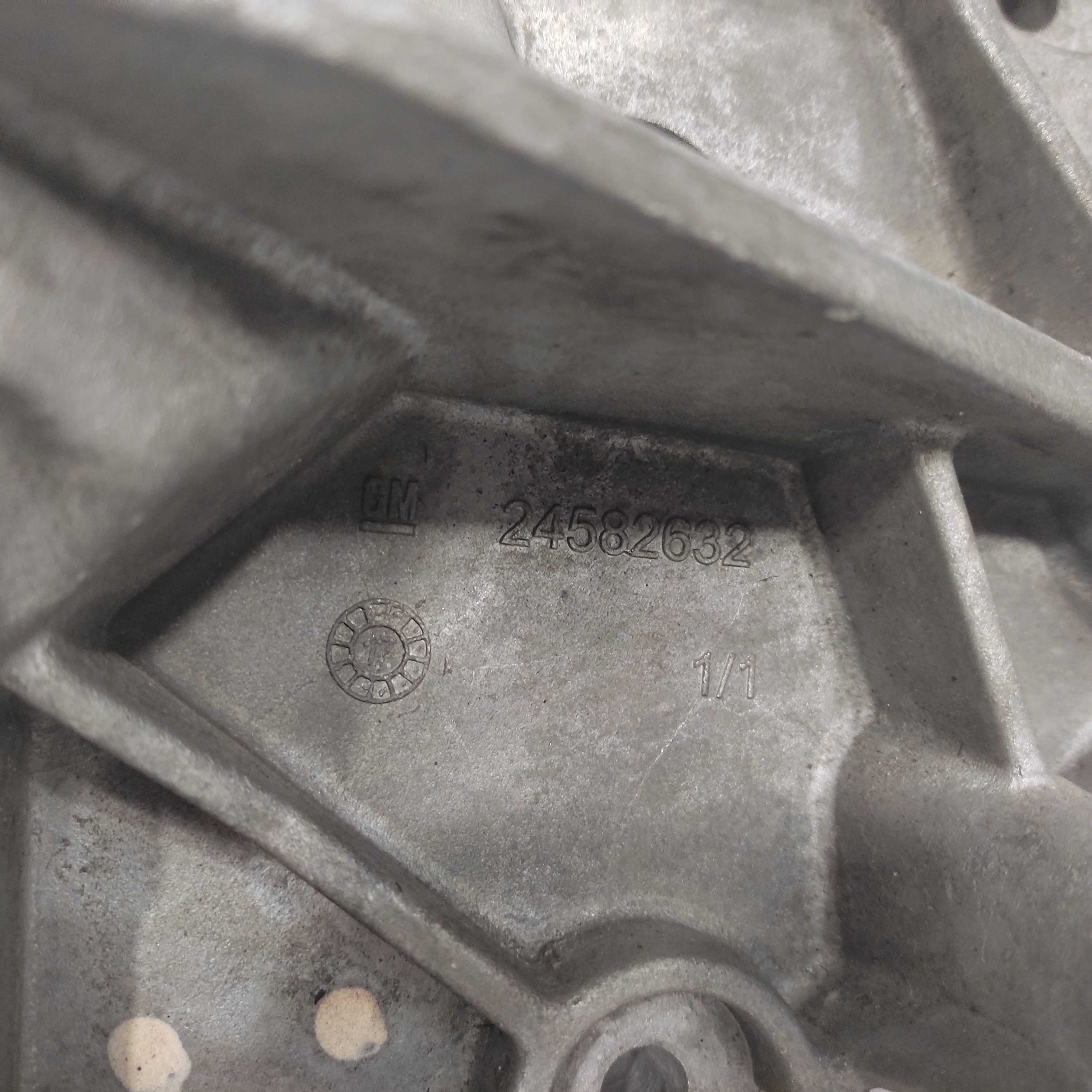 Suporte Compressor Ar Condicionado Ônix Original 3