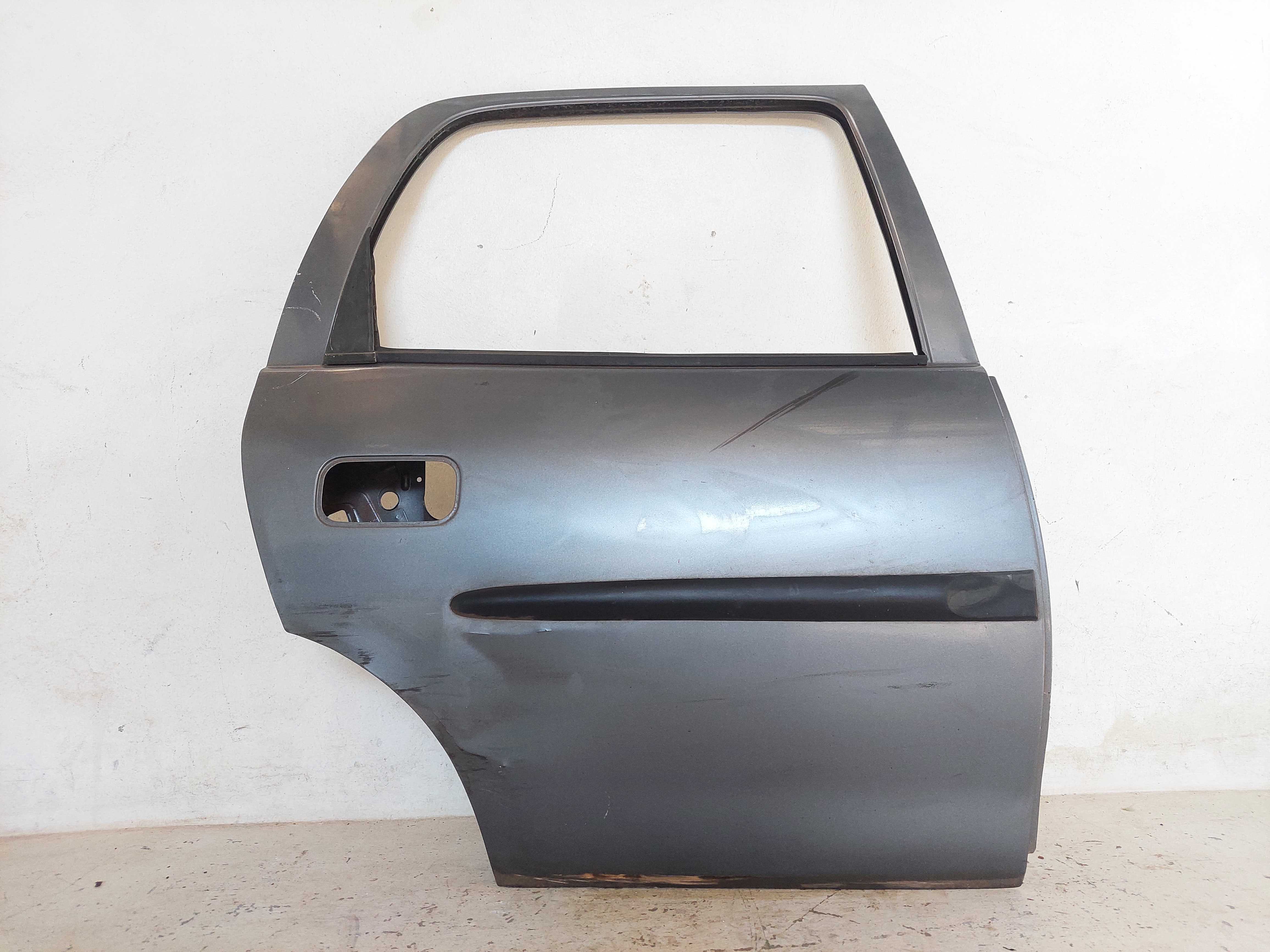 Porta Traseira Direita Chevrolet Corsa 1996 A 2010 C/detalhe Traseira Direit9 Cinza-escuro