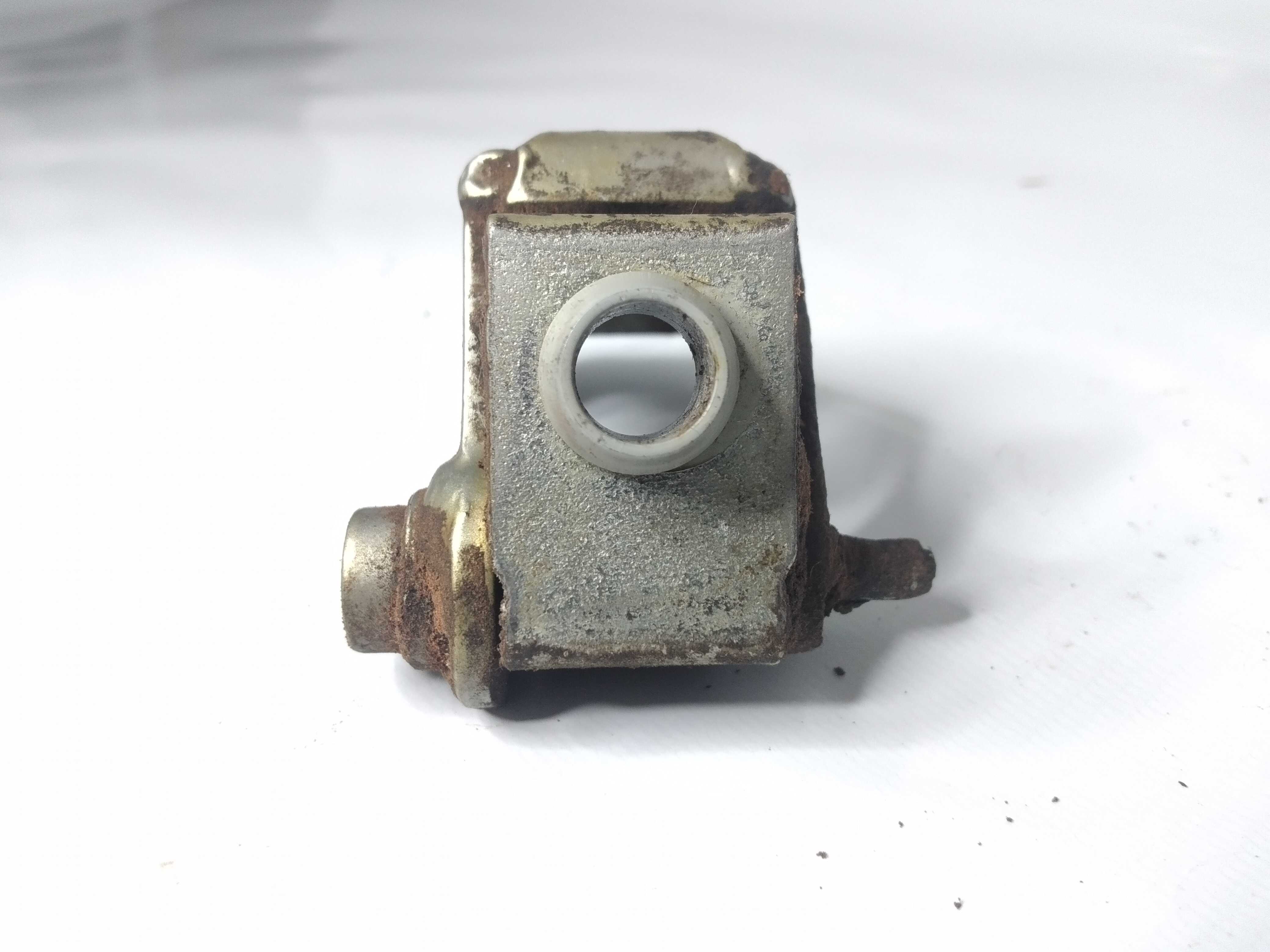 Dobradiça Porta Traseira Esquerda Inferior Peugeot 206 4