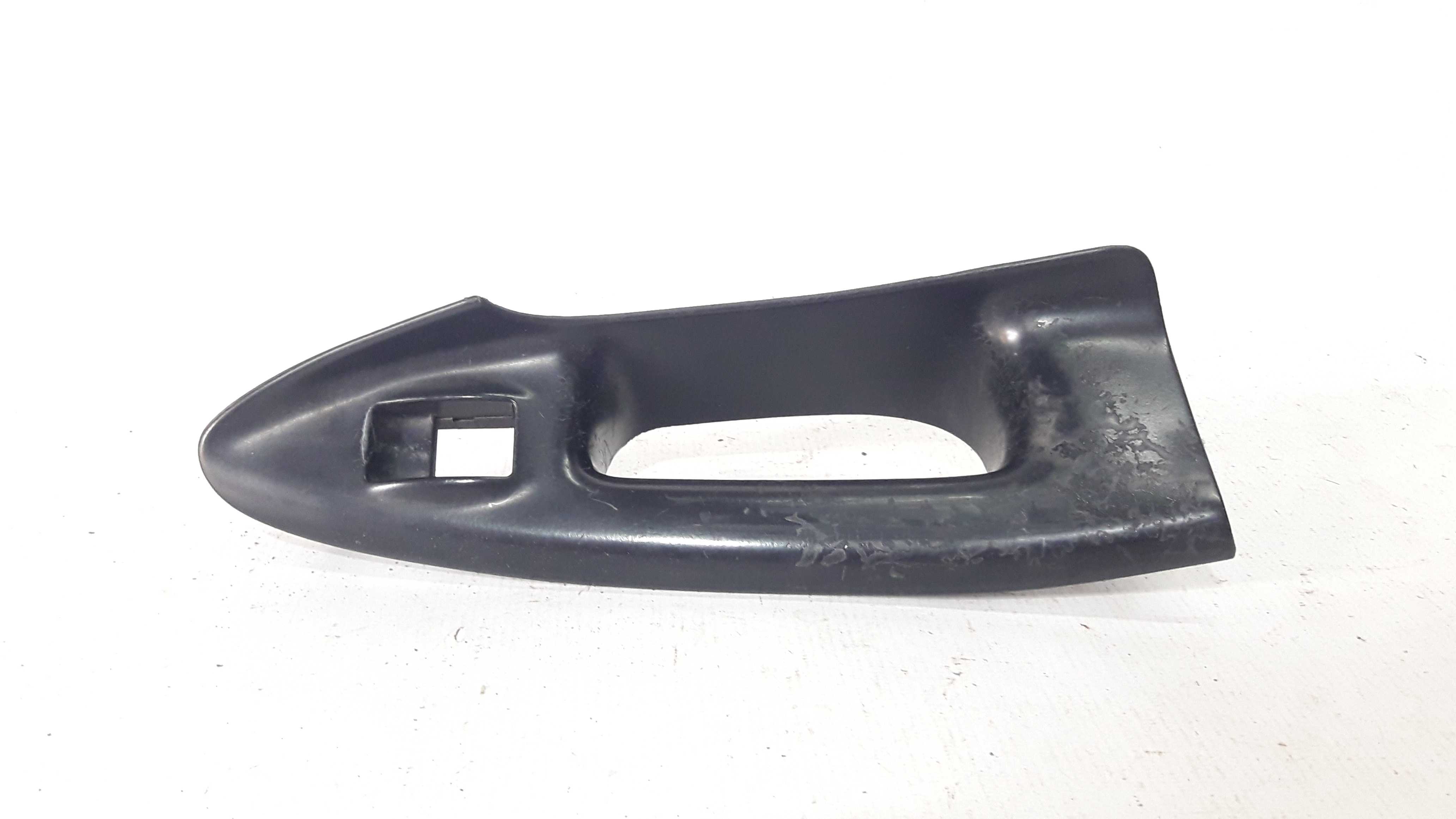 Moldura Puxador Interno Dianteiro Direito Audi A4 96/00  Preto 1
