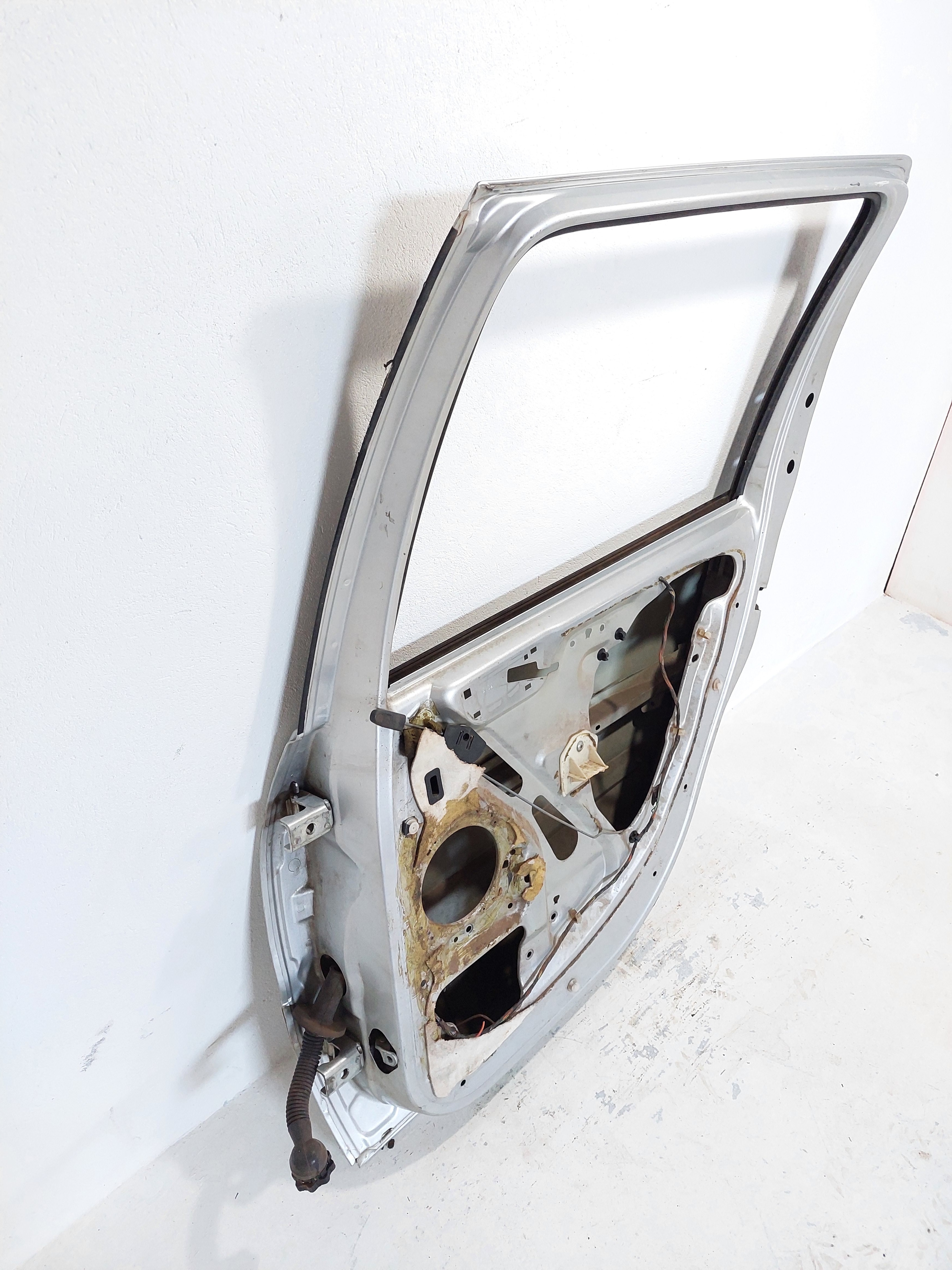 Porta Traseira Direita Peugeot 206 207 Sw Original 3