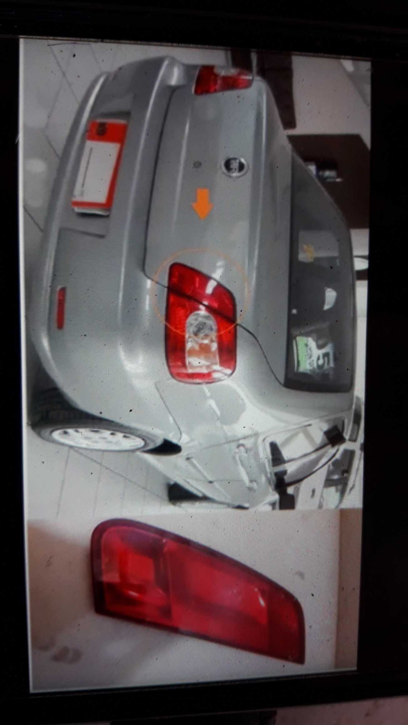 Lanterna Tampa Traseira Direita Siena 4/08 46846705 Original Direito/passageiro Vermelha 4