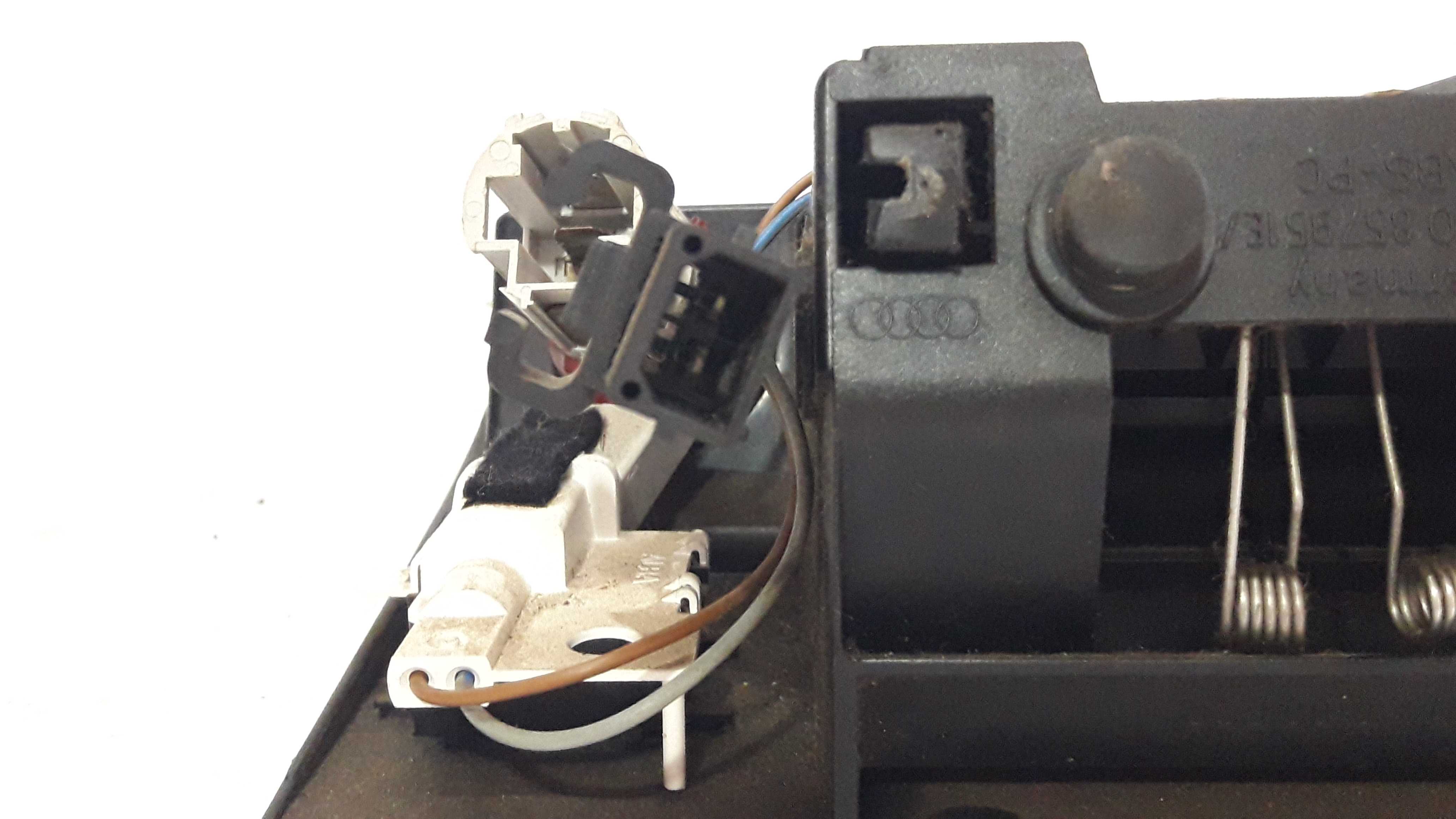 Cinzeiro E Acendedor Audi A3 99 A 06 8l0857951 C Detalhe 6