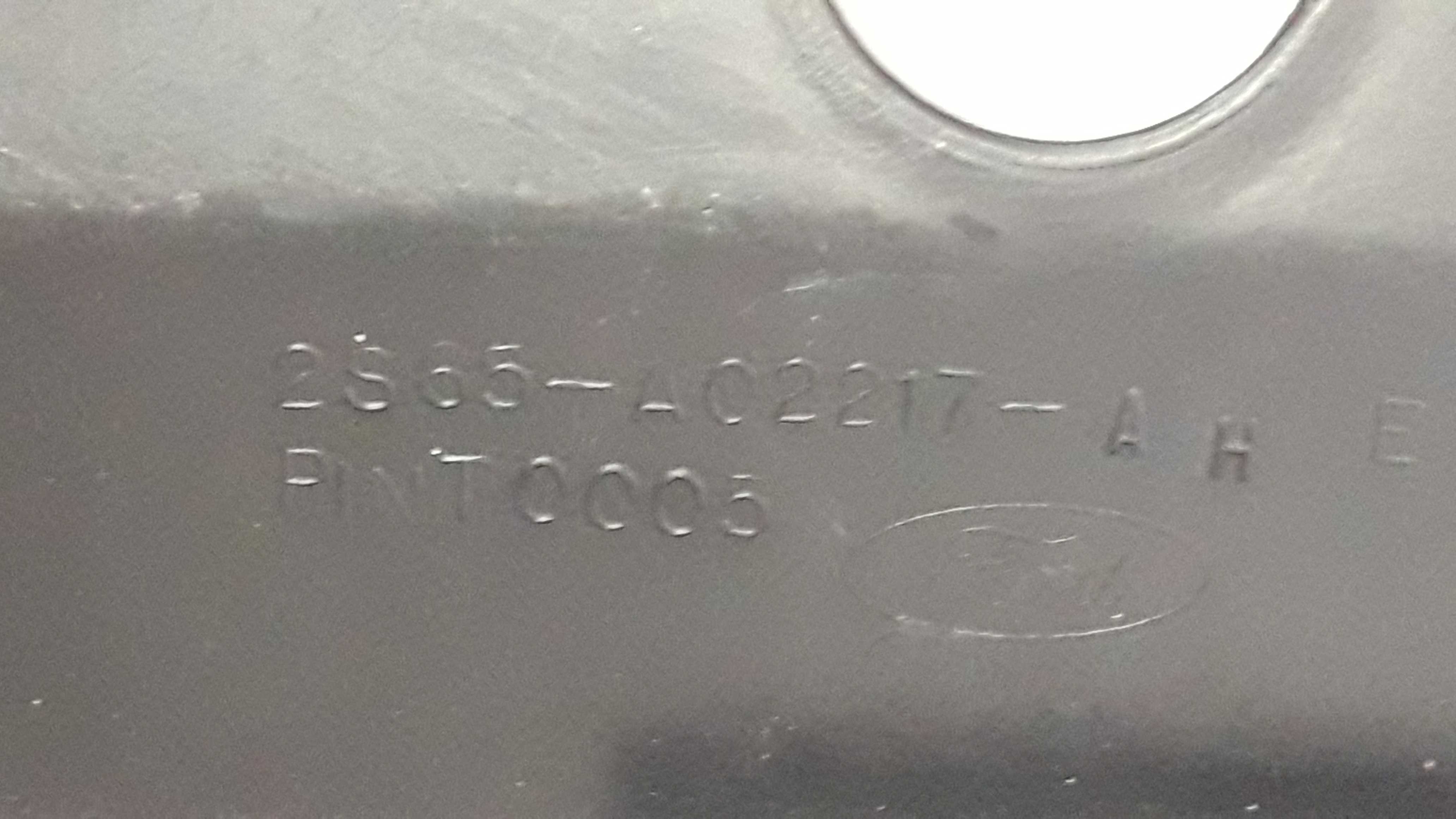 Moldura  Churrasqueira Esquerda  Parabrisa Fiesta 4 A 12 7