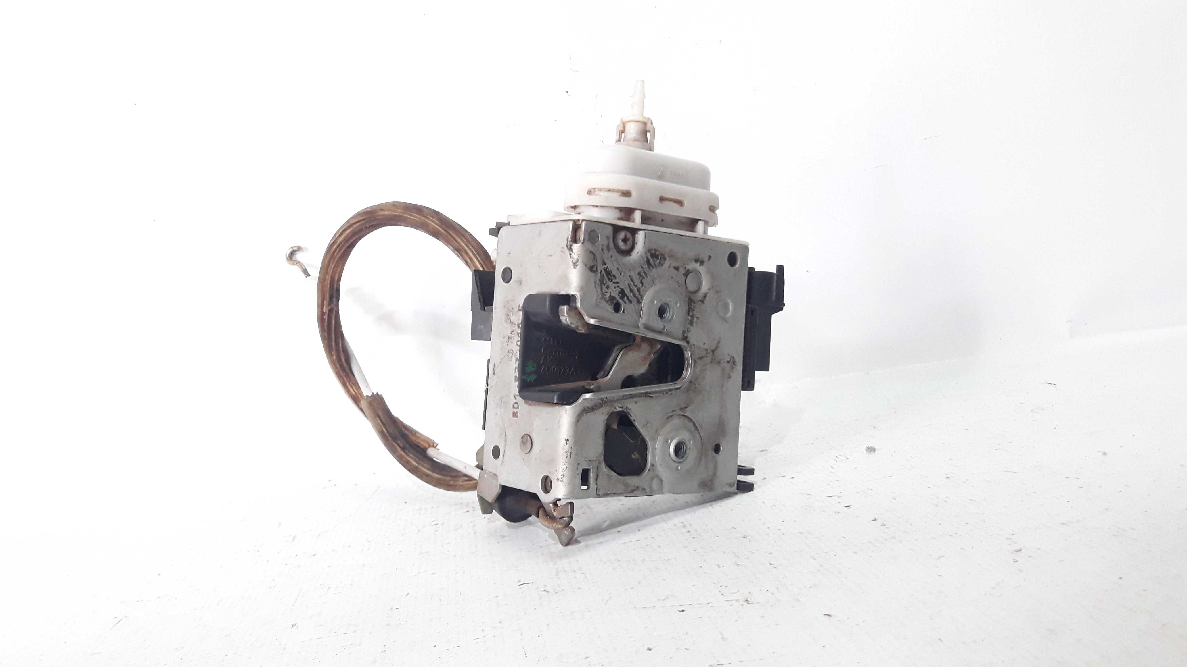 Fechadura  Dianteiria Direita Audi A4 96/00 8d1837016e 20099