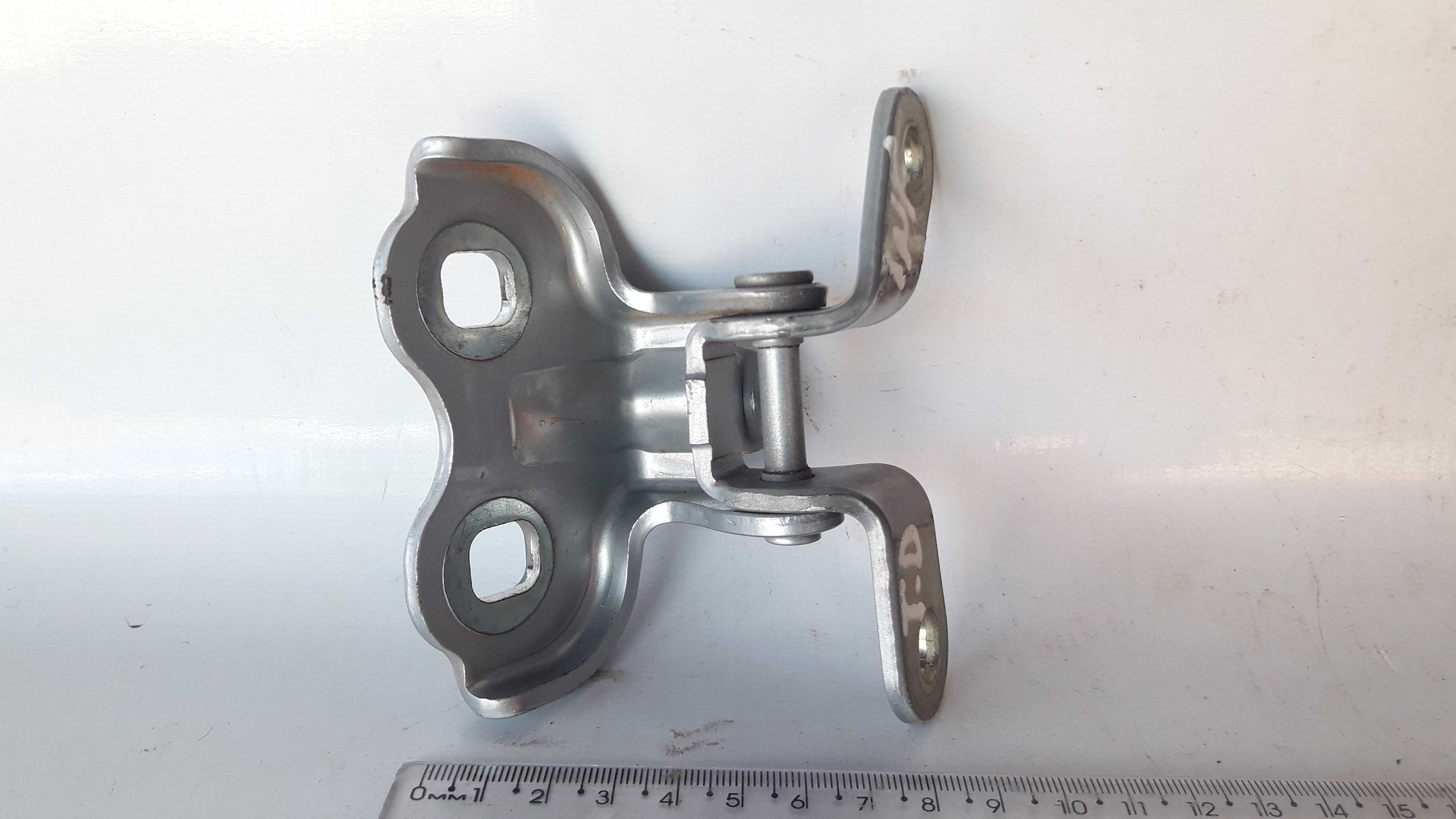 Dobradiça Inferior Traseira Direita Cobalt 11/2015 Original 2