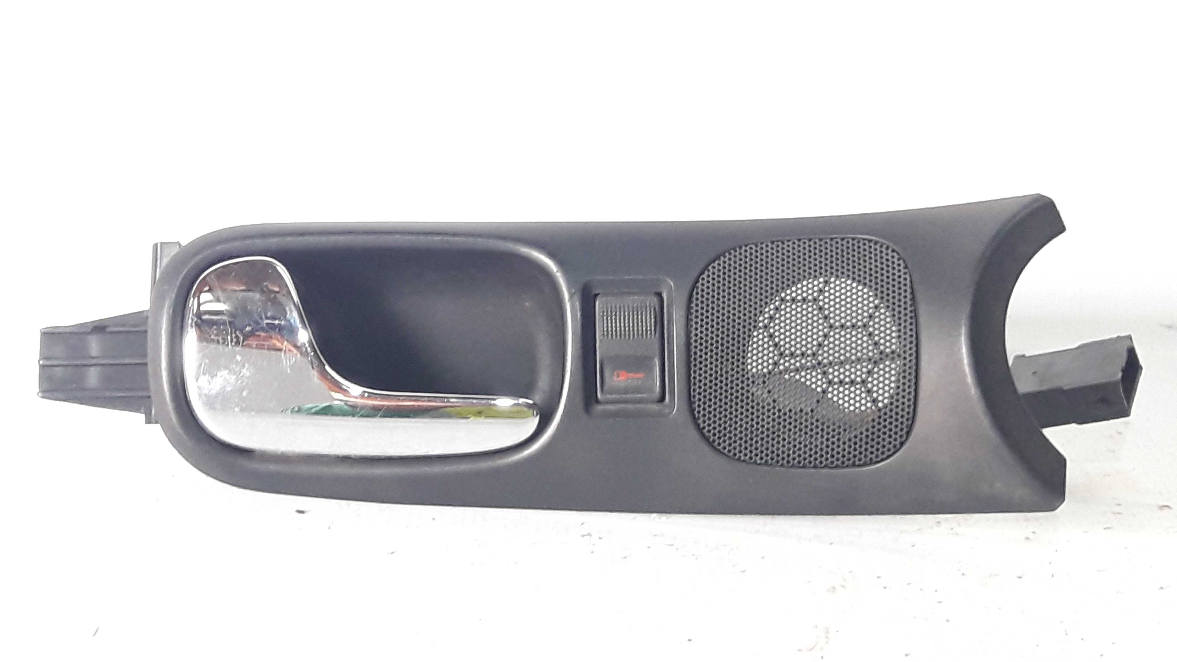 Macaneta Interna Diant Esquerda Audi A4 96/00 8d1837019  Cromada/preta Dianteira 1