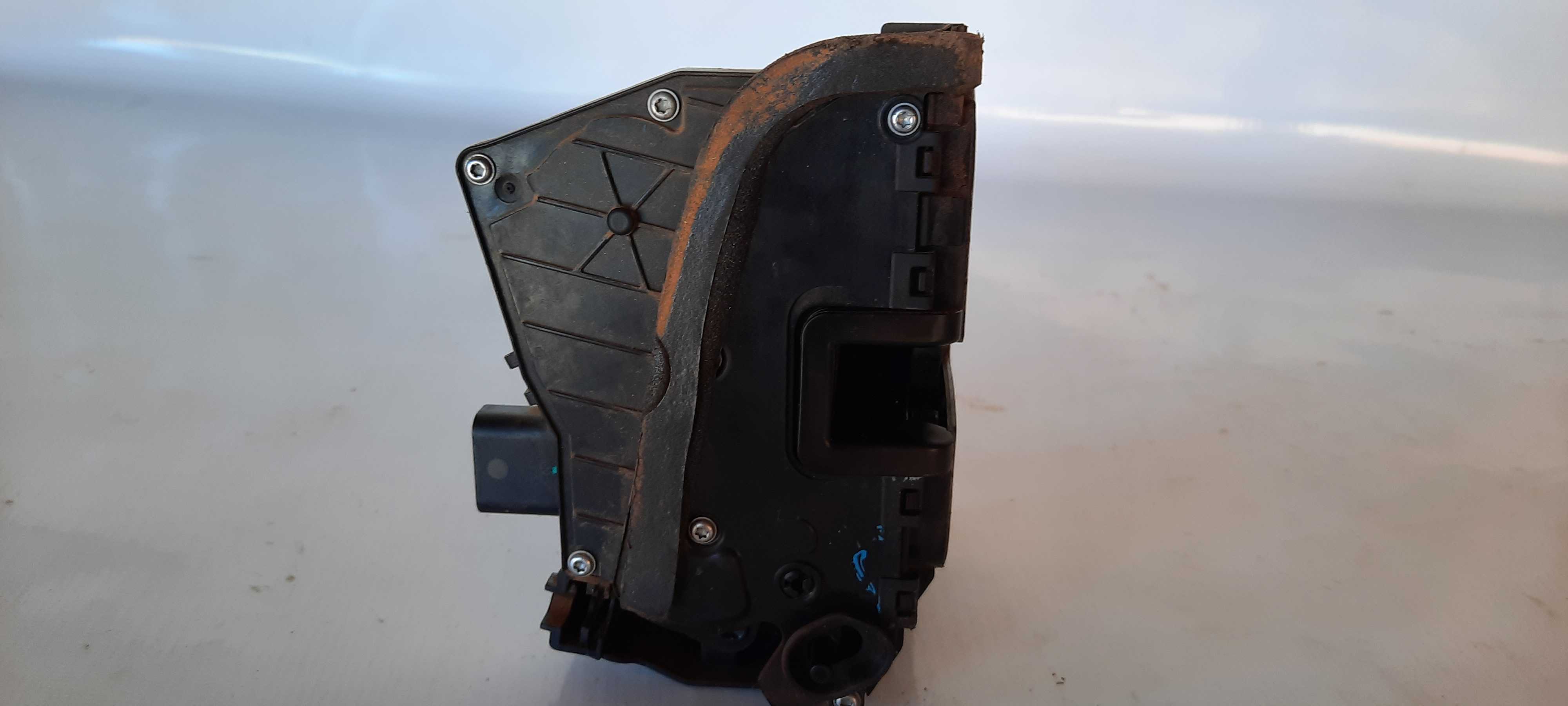 Fechadura Porta Traseira Direita Ônix 12/15 13586740 Origina 5