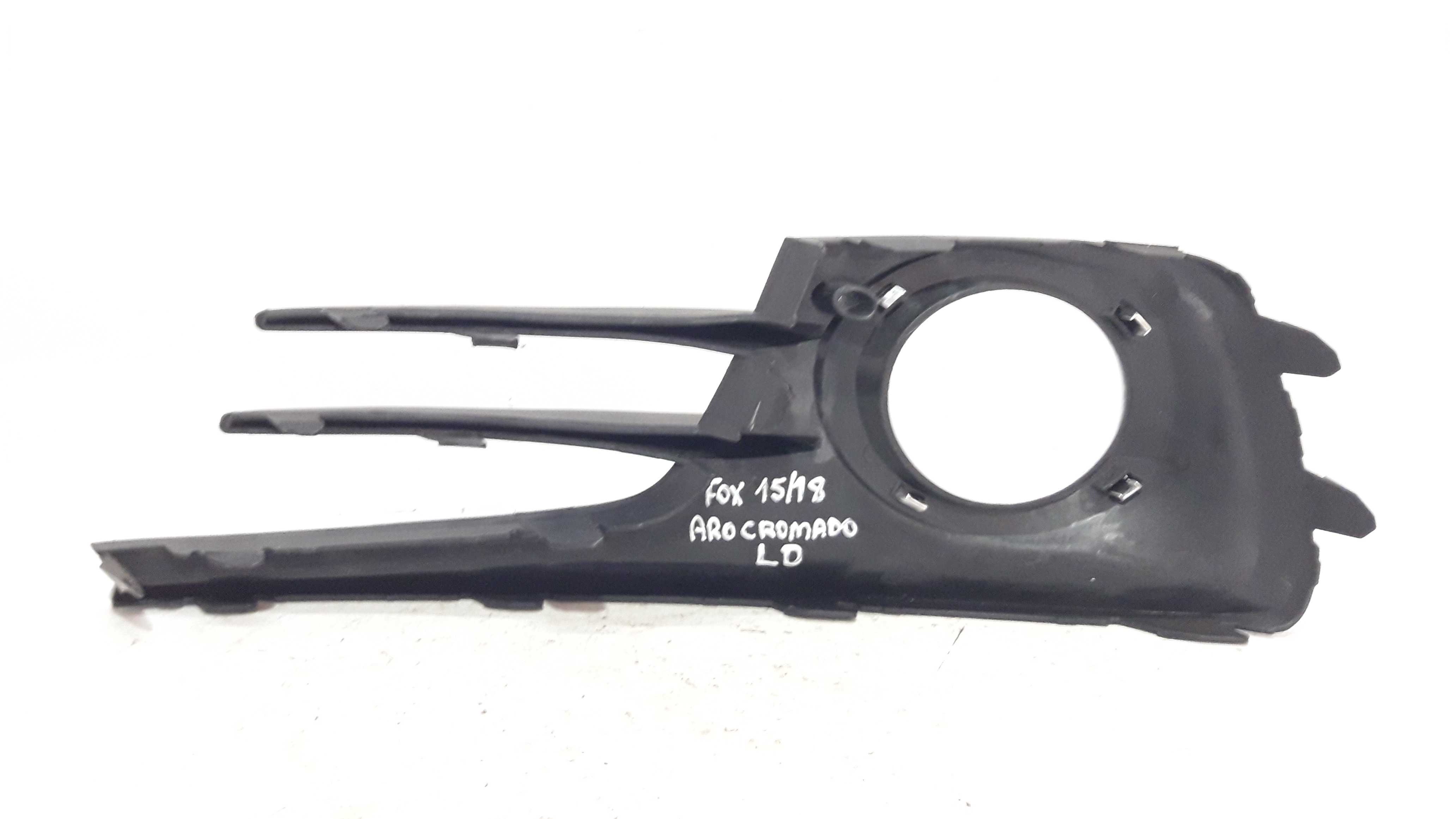 Moldura Direita Farol Milha Aro Cromado Fox 15/18 Original Preto E Cromado Direito 5