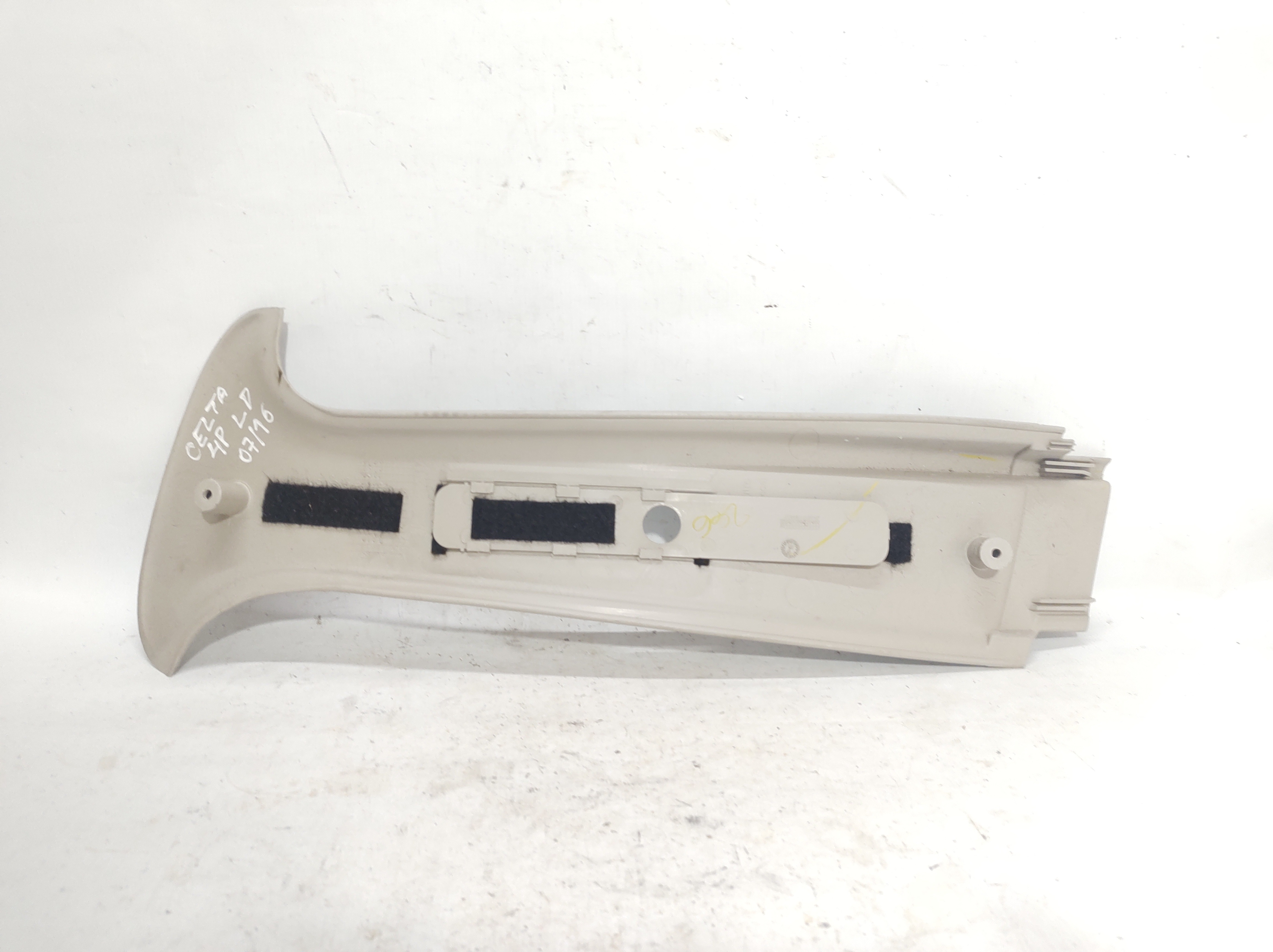 Moldura Coluna Central Direita Celta 4p 7 A 16 93307346 2