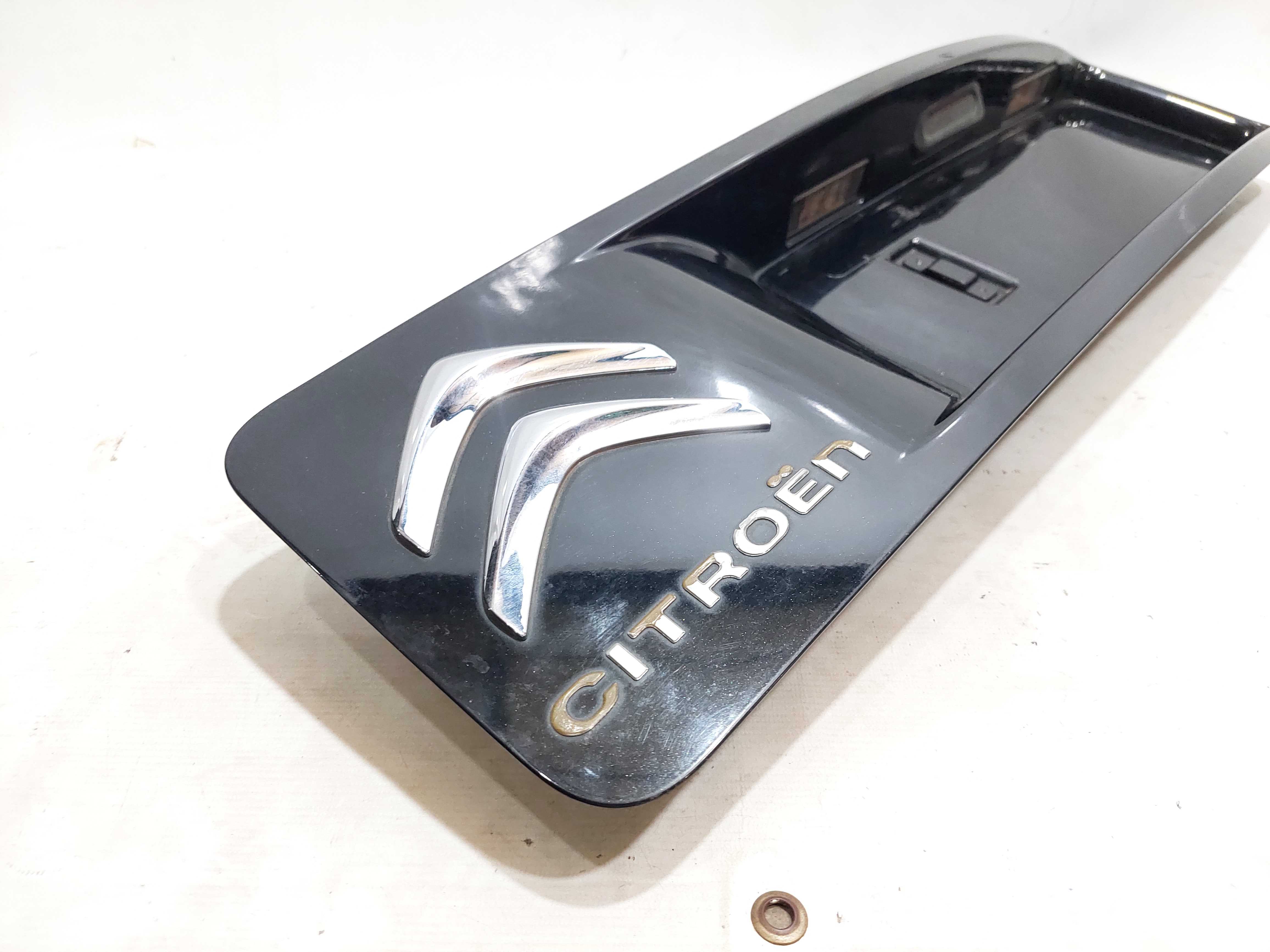 Suporte Placa Aplique Tampa Traseira Citroën C3 Picasso 2011 Preto 5