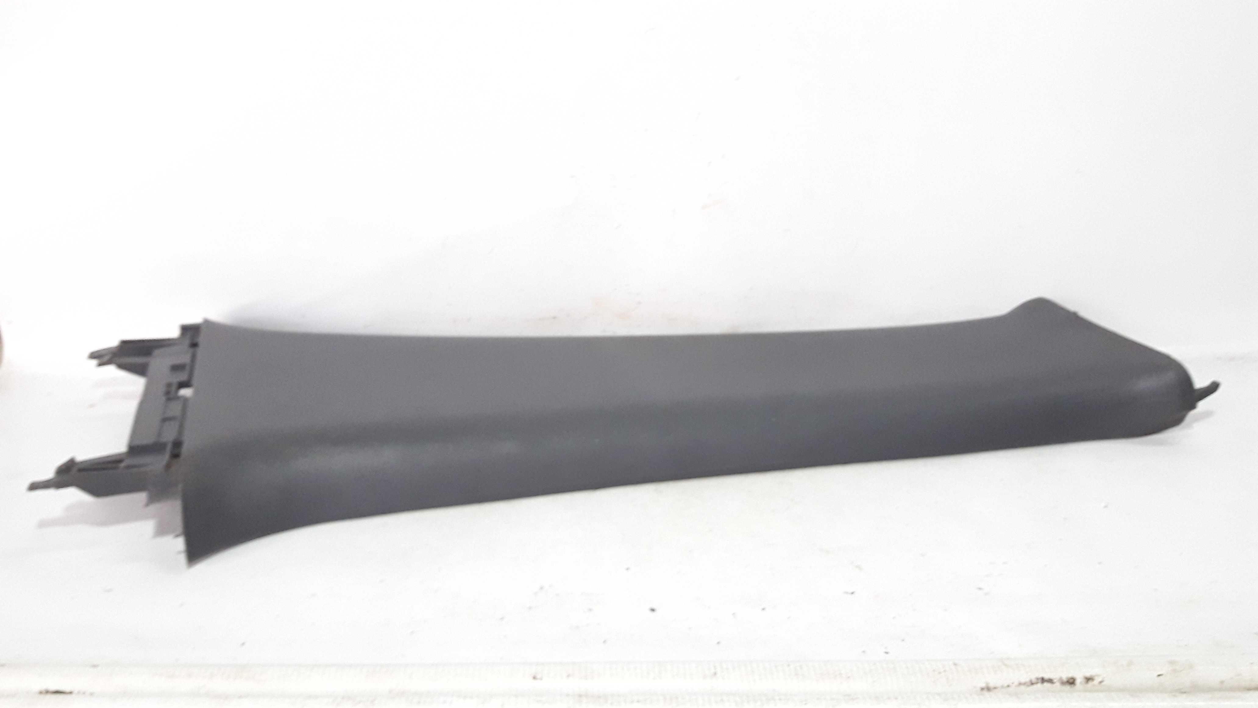 Moldura Direita Coluna Central Audi A3b99/6 8l4867244 24876 3