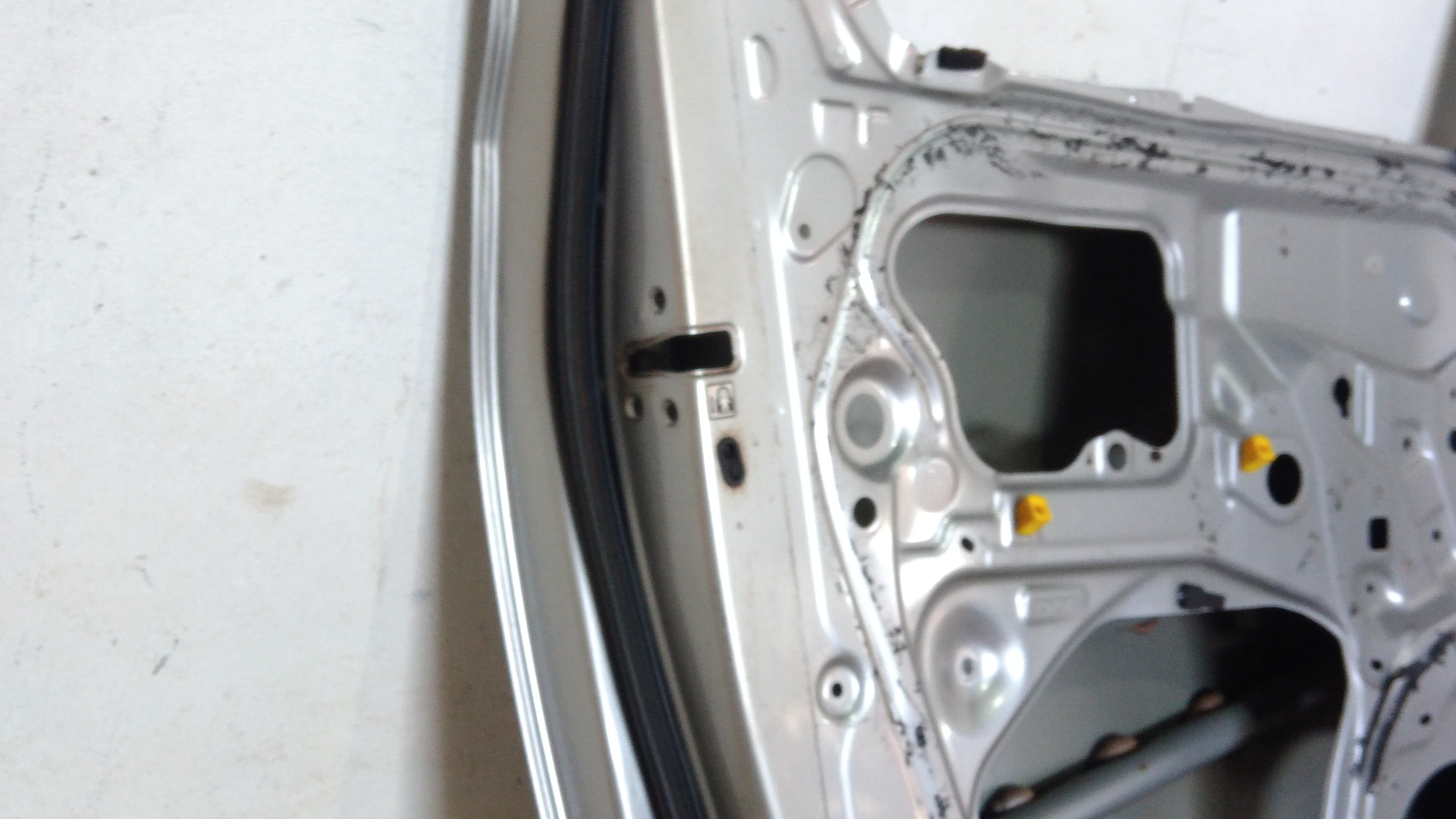 Porta Traseira Esquerda Hilux Prata 2016/20 Original 3