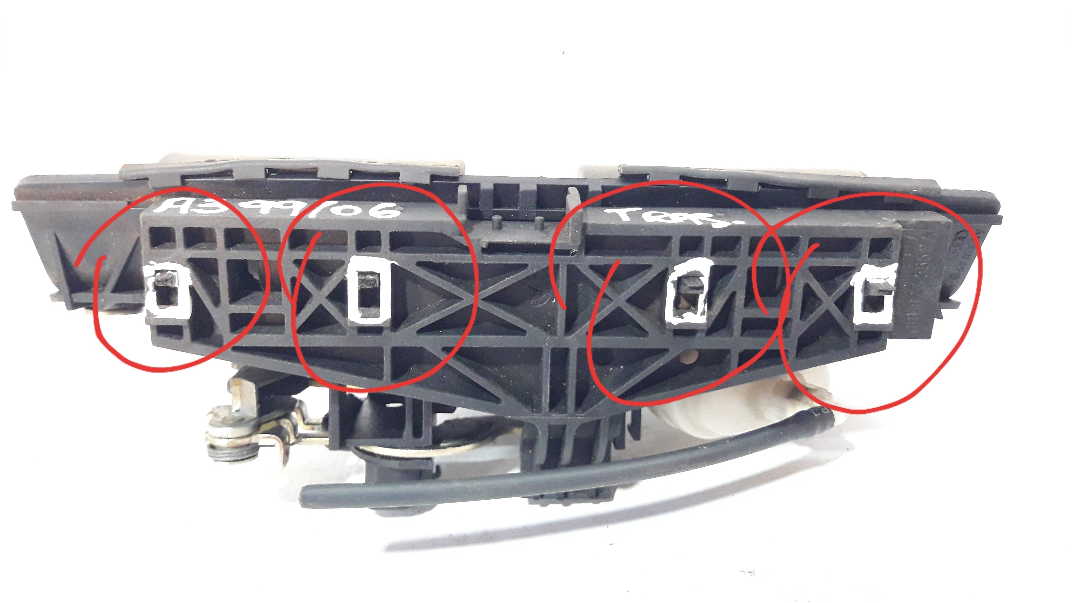 Macaneta Tampa Traseira Audi A3 99/6 C Pequena Avaria 24240 2