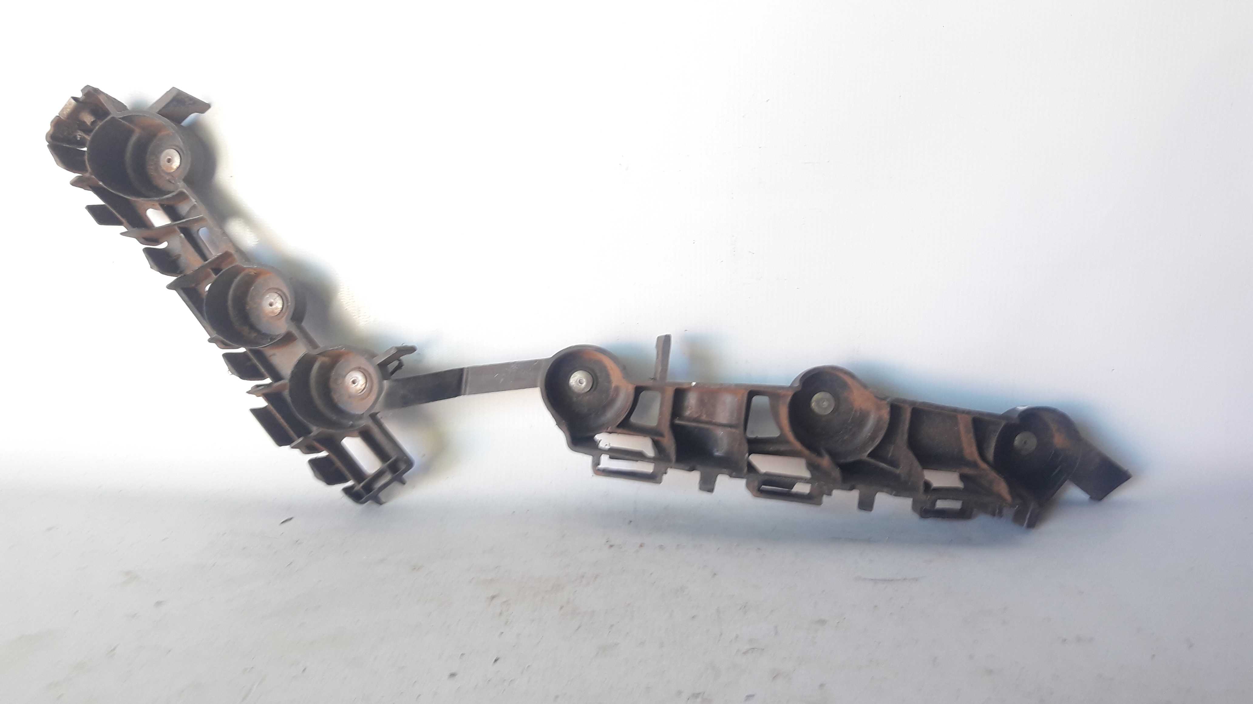 Guia Parachoque Traseiro Direito Ônix 13/17 52134586 Origina 2