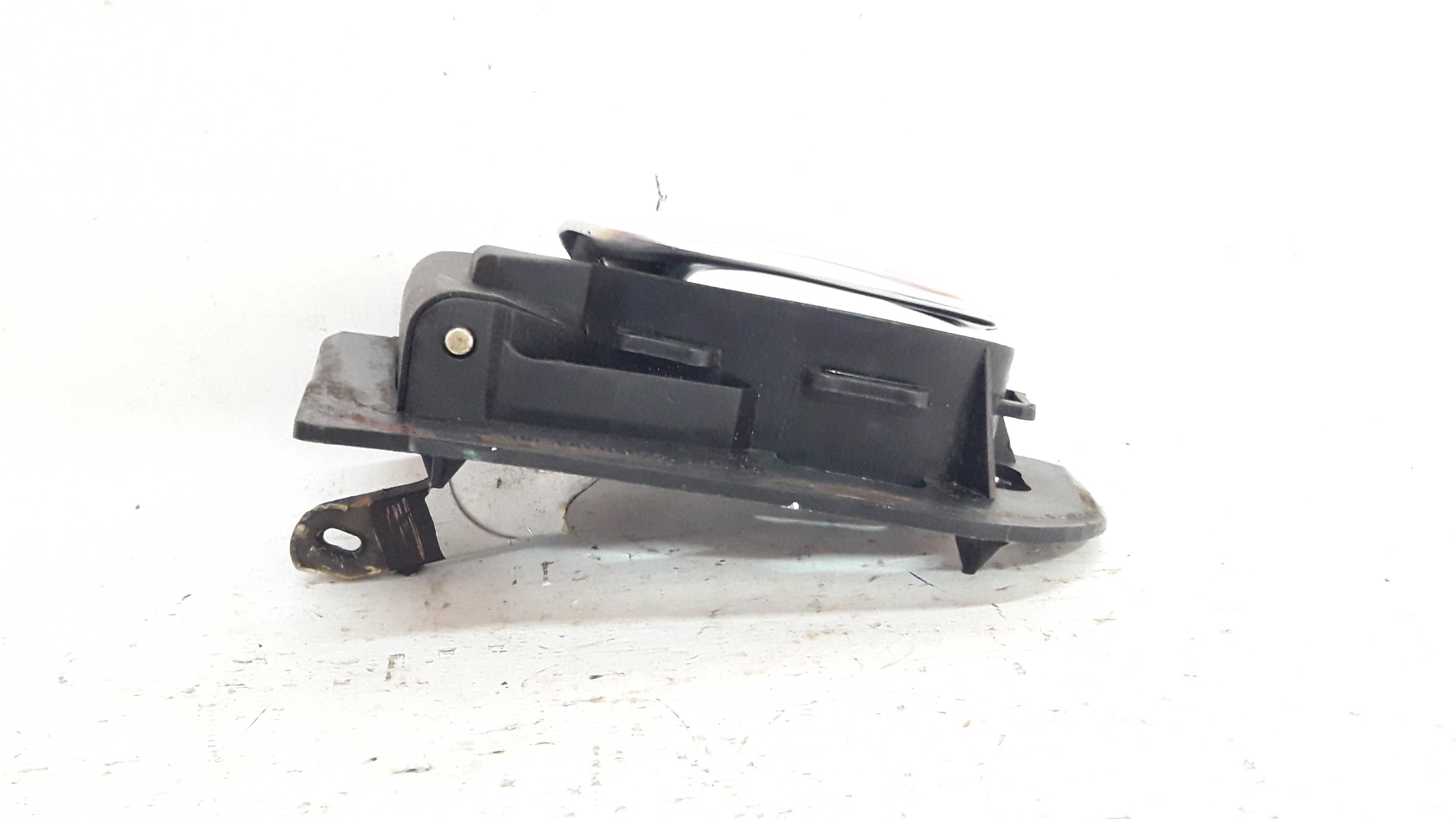 Maçaneta Interna Traseira Esquerda Peugeot 206 99 A 10 Cinza Traseira 4