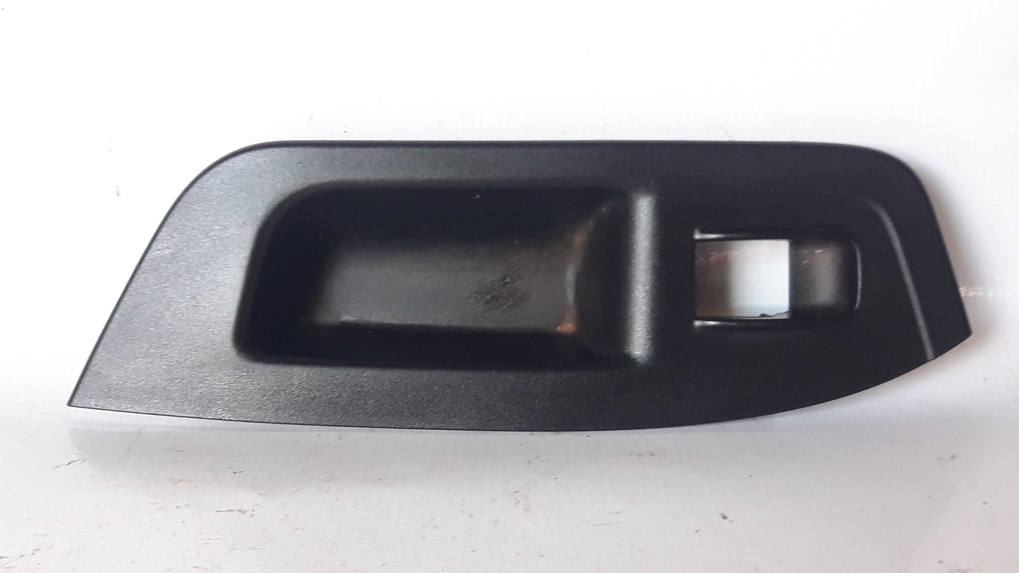 Moldura Botão Vidro Elétrico Diantei Direito Fiat Argo 17/20