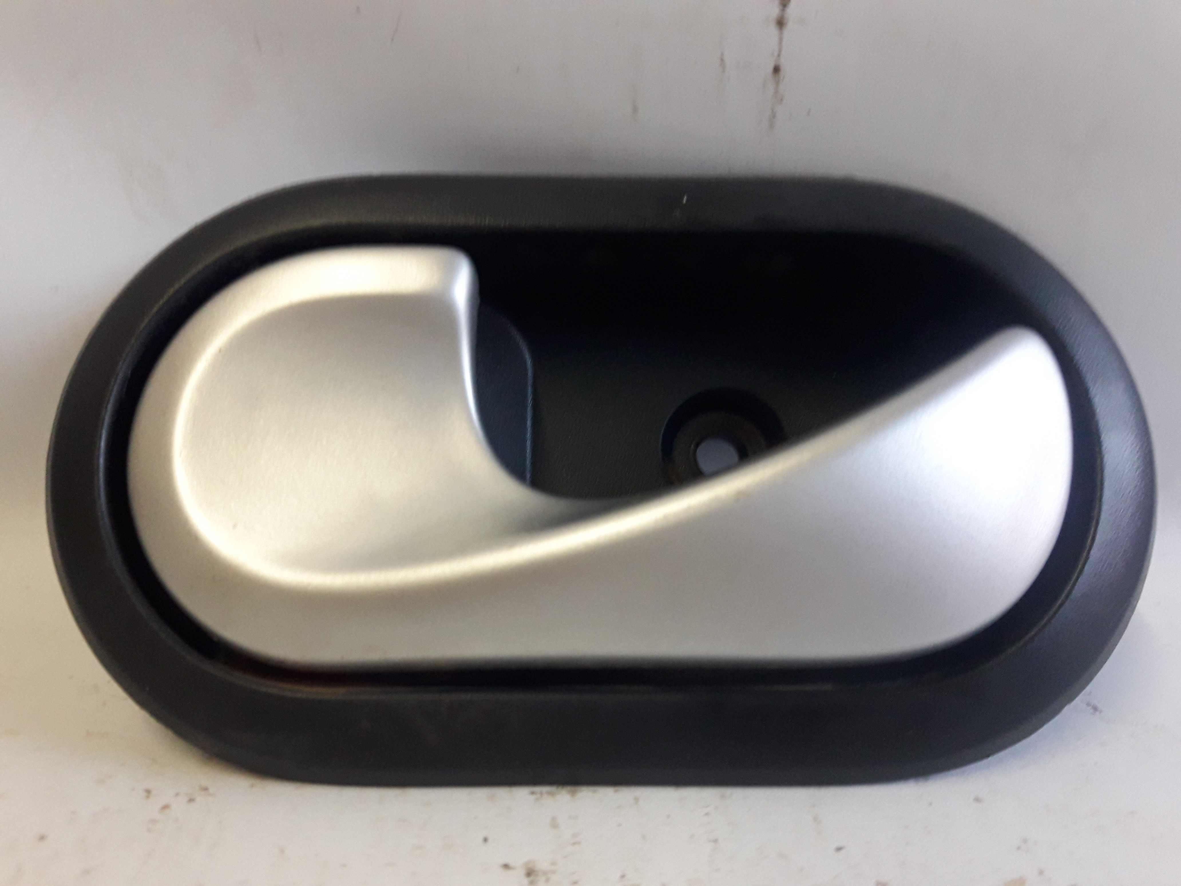 Maçaneta Interna Dianteira Esquerda Oroch 19/20 Original 1