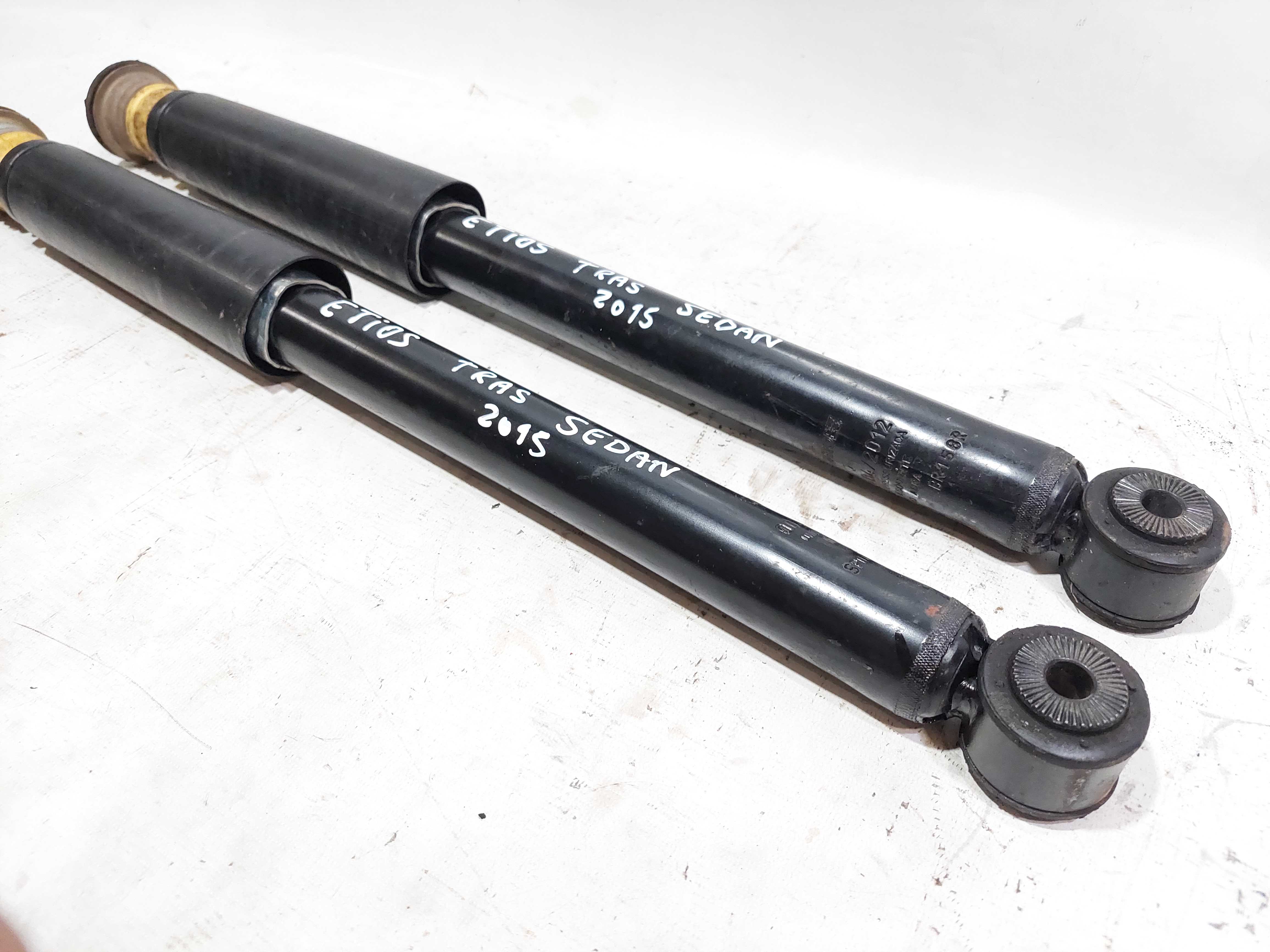 Par Amortecedor Traseiro Toyota Etios Sedan 2015 1.5 Origina 4