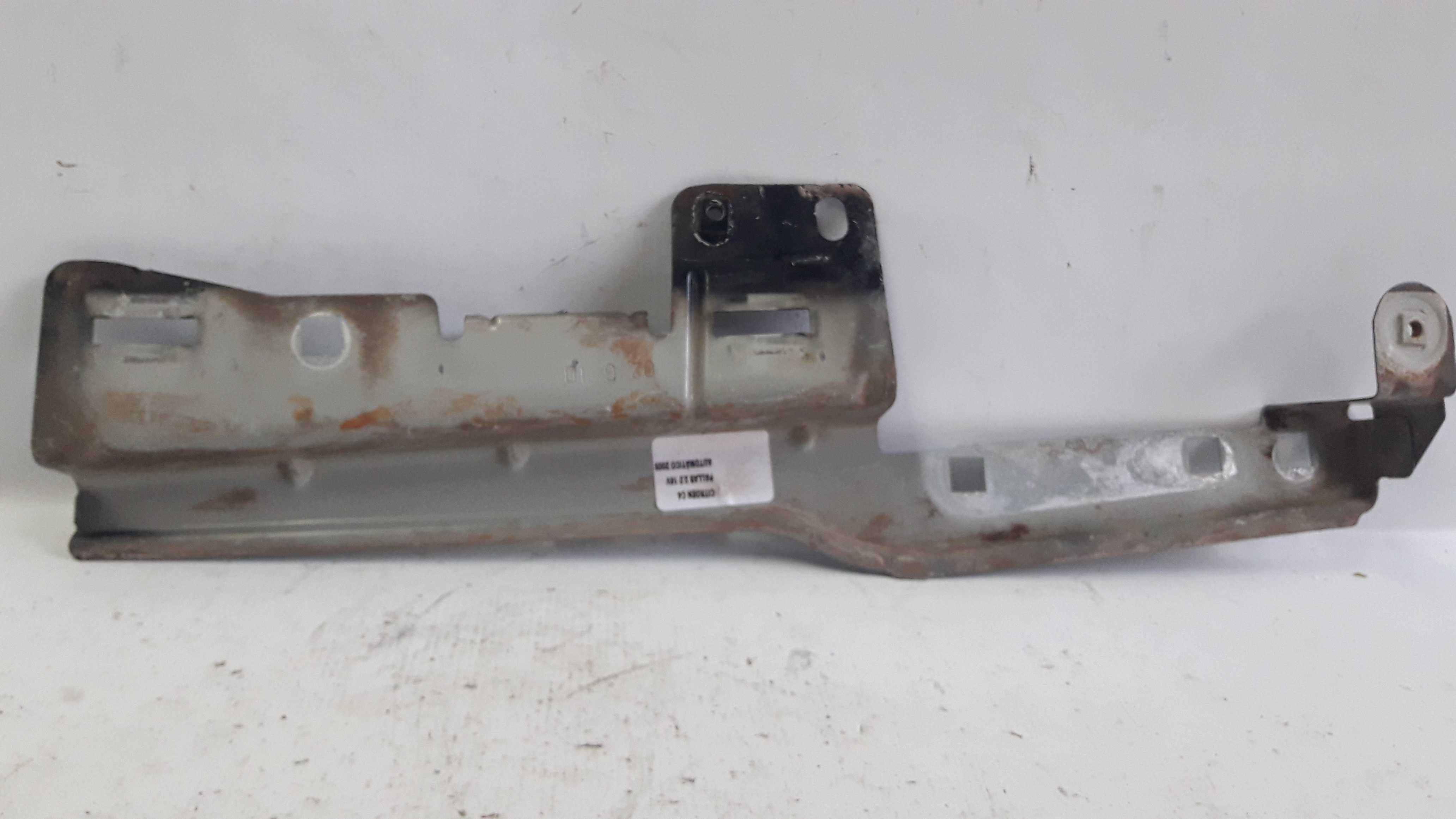 Suporte Para-lama Esquerdo Citroen C4 Pallas 08/12 3