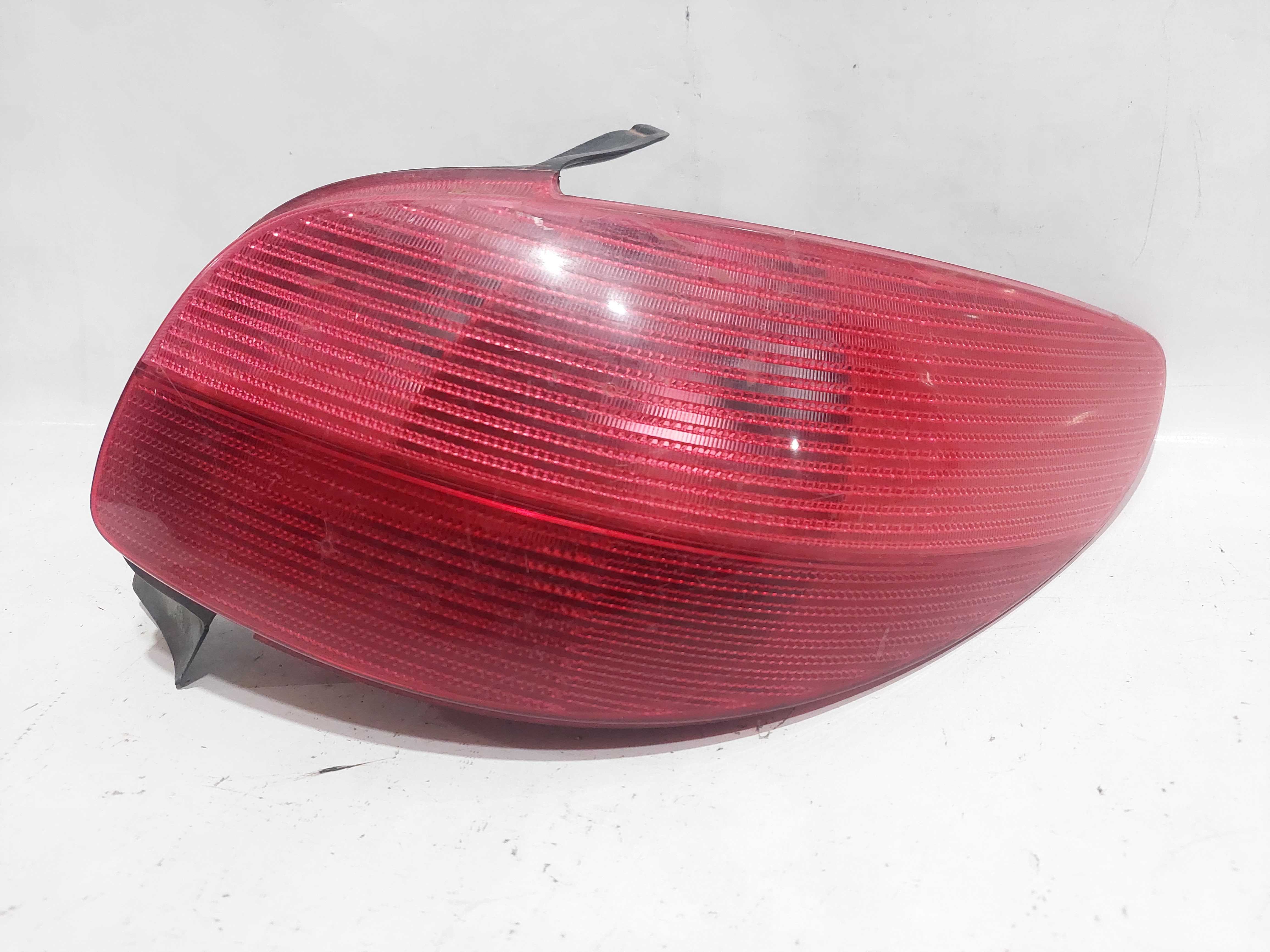 Lanterna Lado direito Peugeot 206 vaapt 2